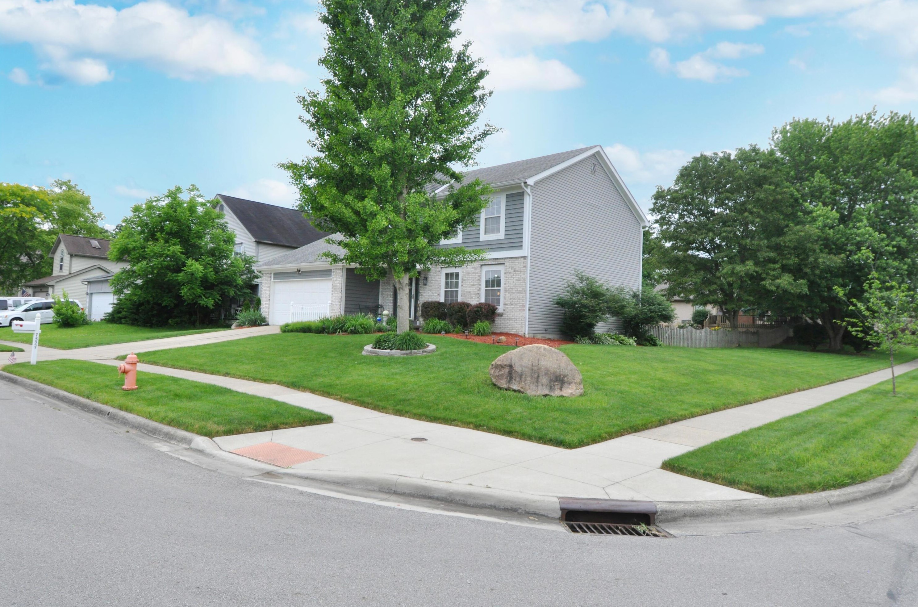 7527 Tree Top Ln, Columbus, OH 43085-4756