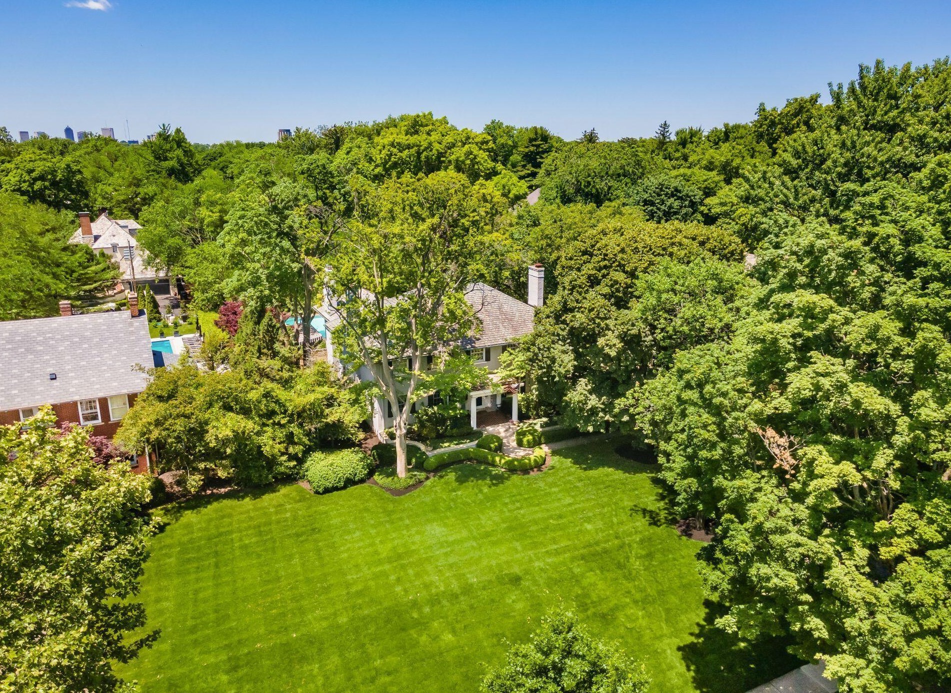 137 Columbia Ave, Columbus OH 43209-1414 exterior