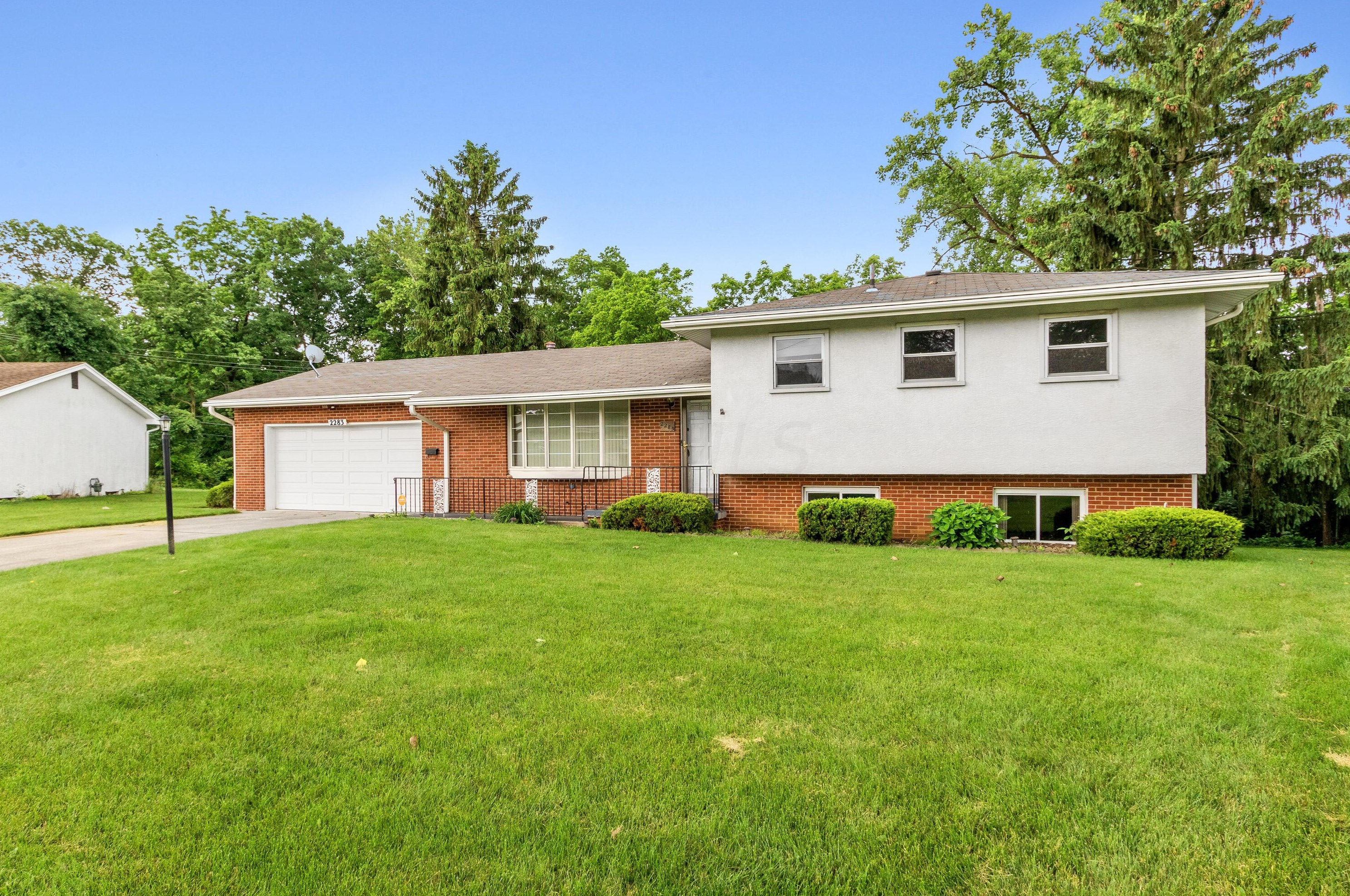 2283 Gardendale Dr, Columbus, OH 43219-2001