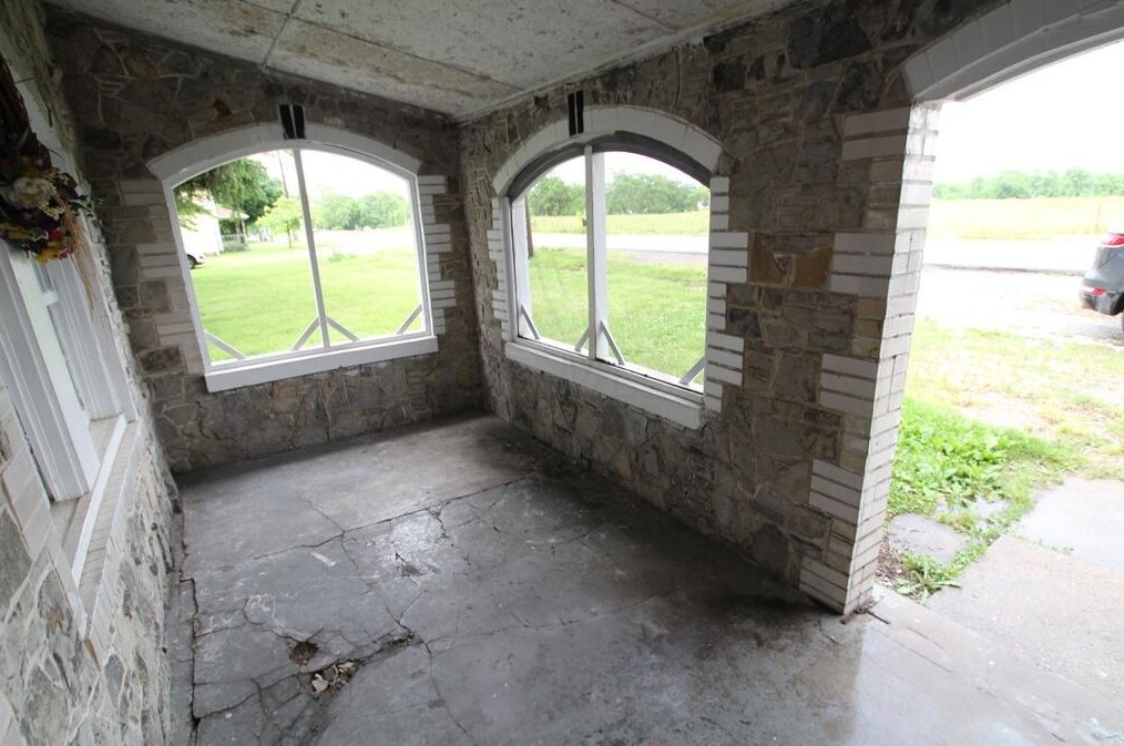 318 Front St, New Holland, OH 43145-9600