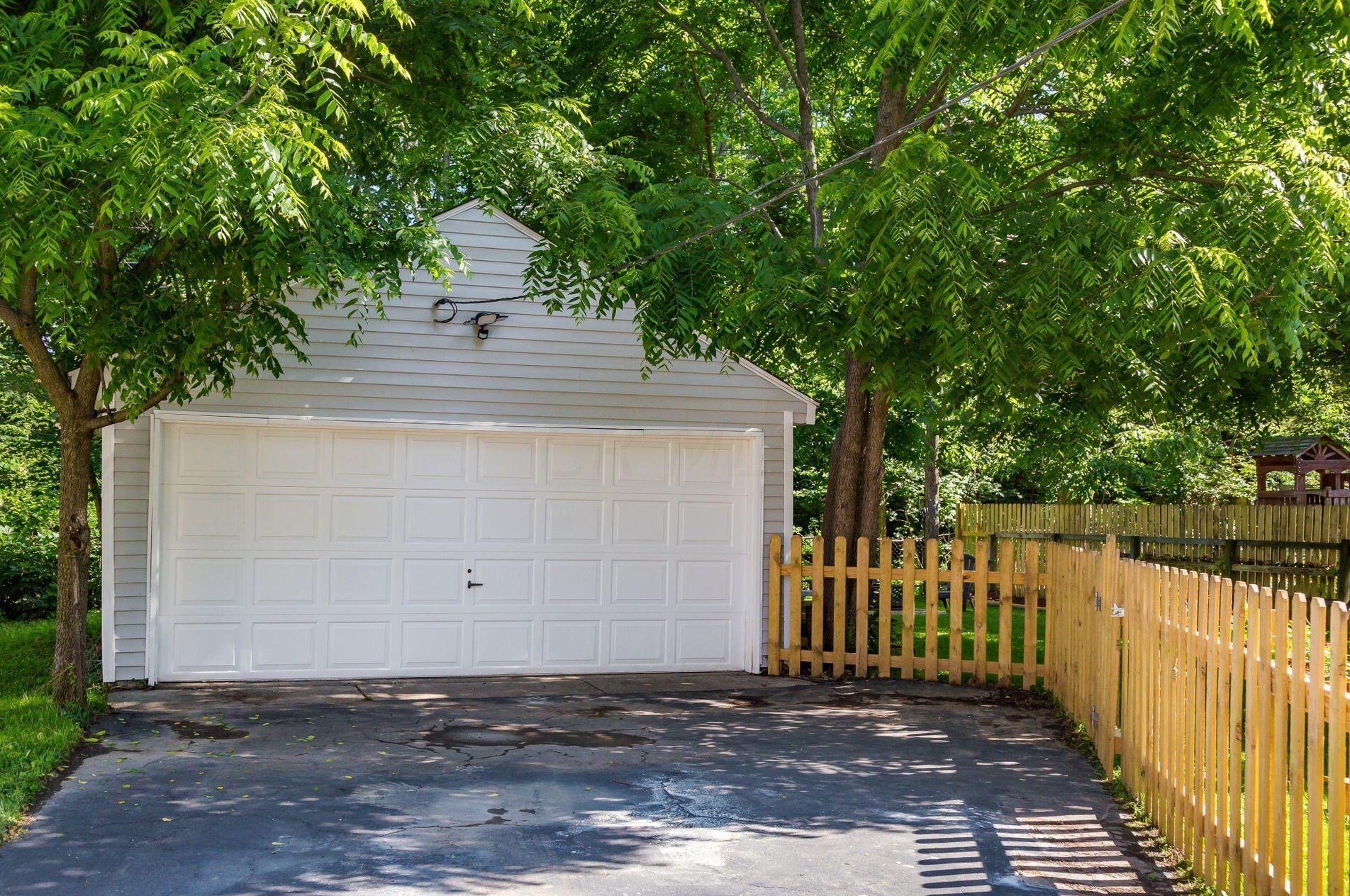 128 Blenheim Rd, Columbus OH 43214-3265 exterior