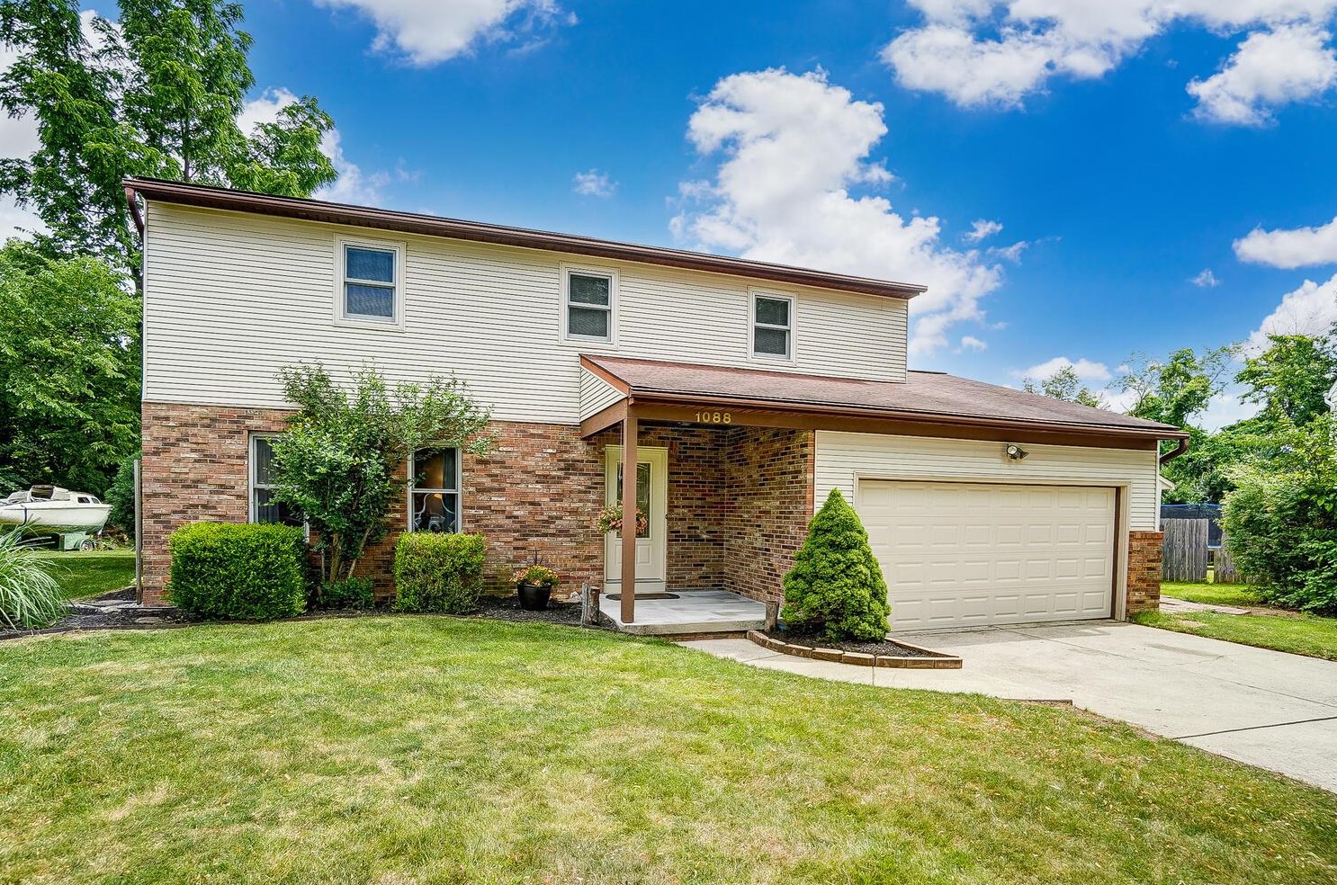 1088 Rockport Ln, Columbus, OH 43235-4040