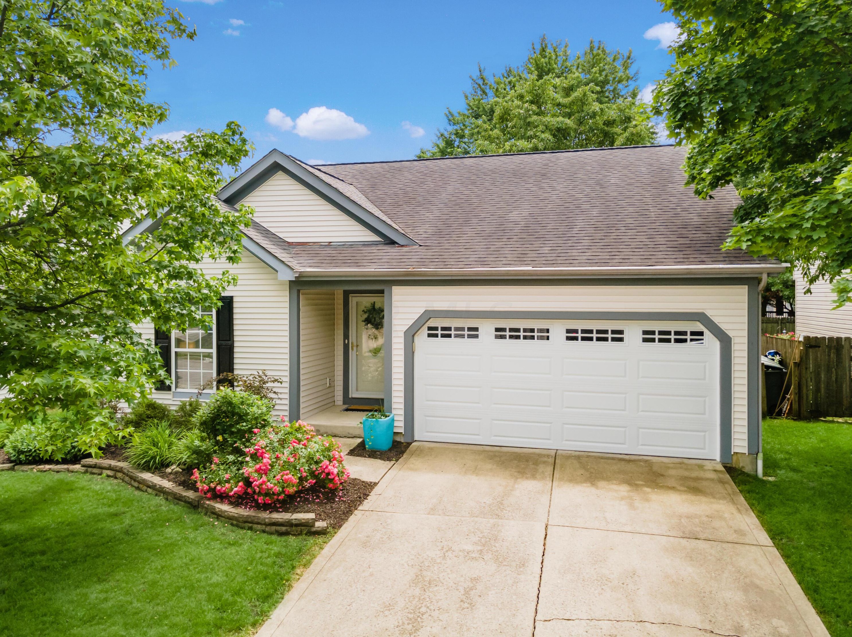 1417 Dickson Dr, Columbus, OH 43228-7039