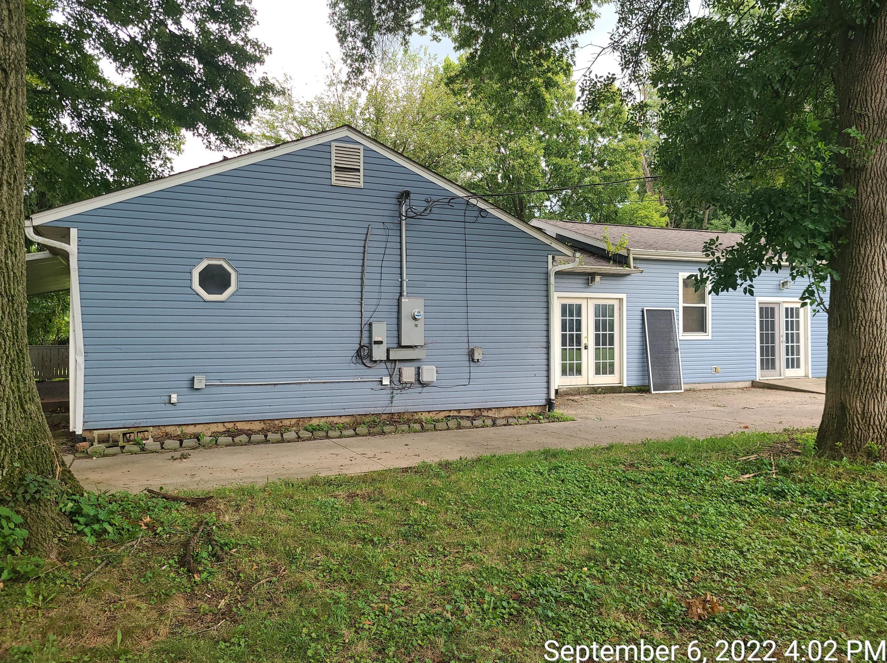 2399 Lawndale Ave, Columbus, OH 43207-2833