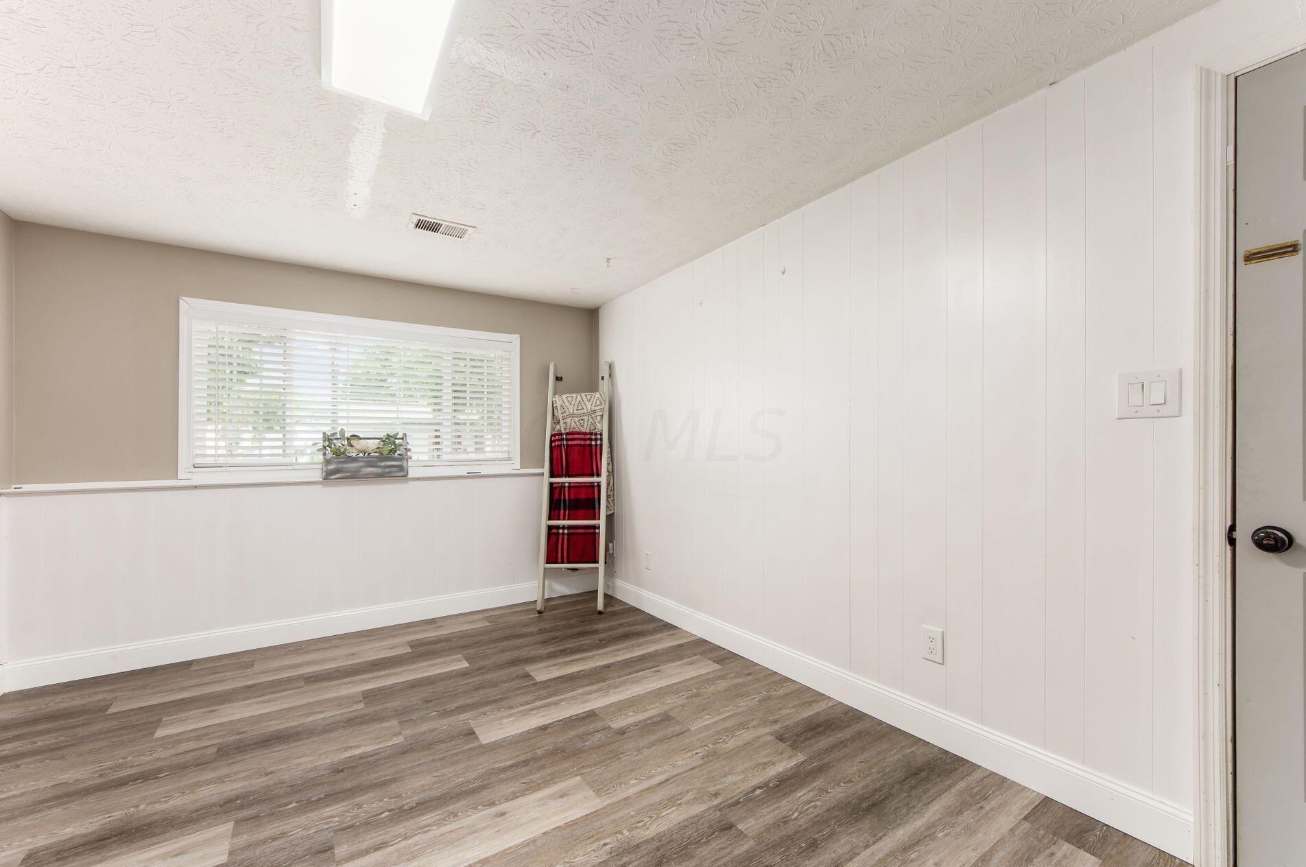 3243 Valleywood Dr, Columbus OH 43223-3539 exterior