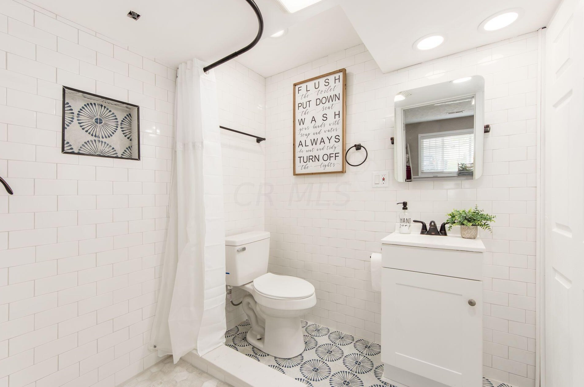 3243 Valleywood Dr, Columbus OH 43223-3539 exterior