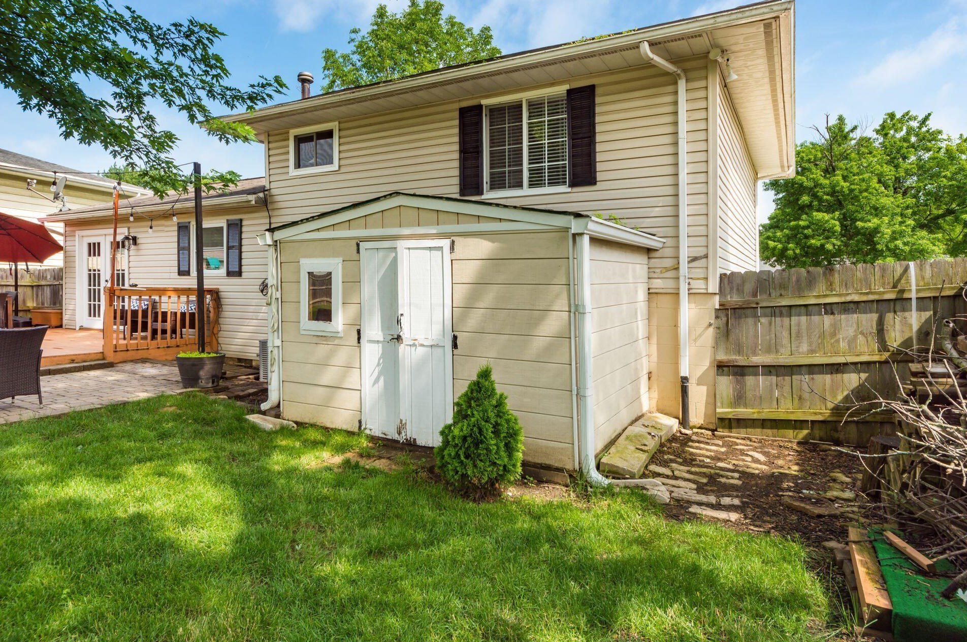 3243 Valleywood Dr, Columbus OH 43223-3539 exterior