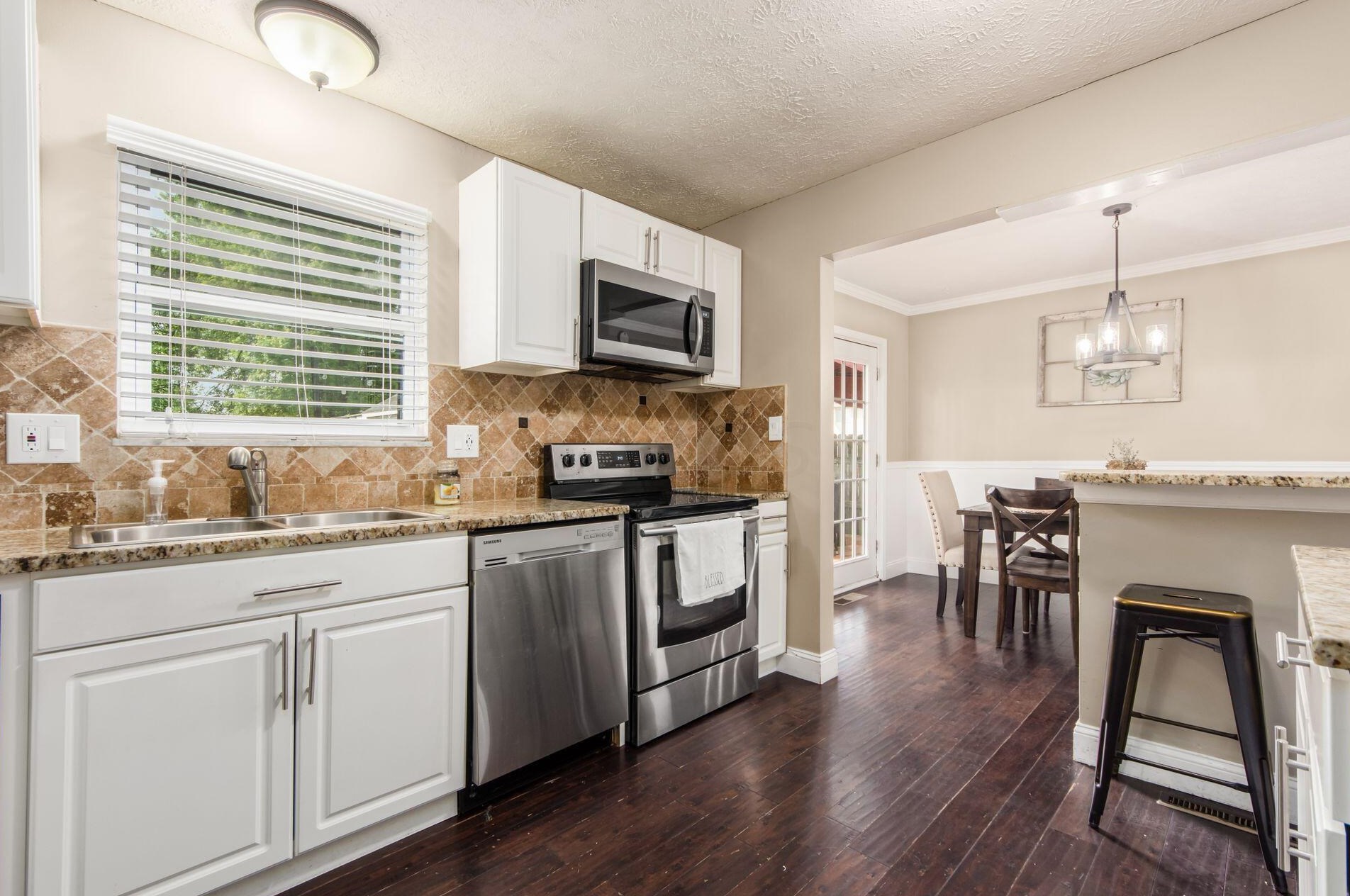 3243 Valleywood Dr, Columbus OH 43223-3539 exterior