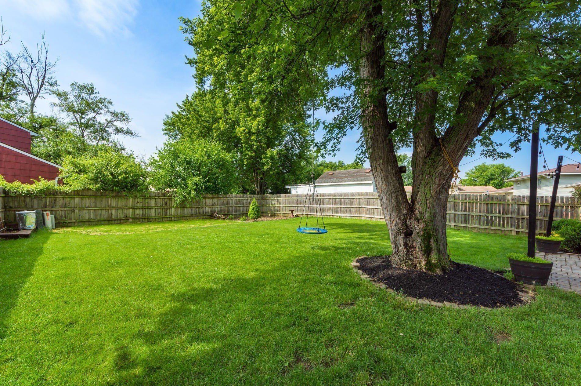 3243 Valleywood Dr, Columbus OH 43223-3539 exterior