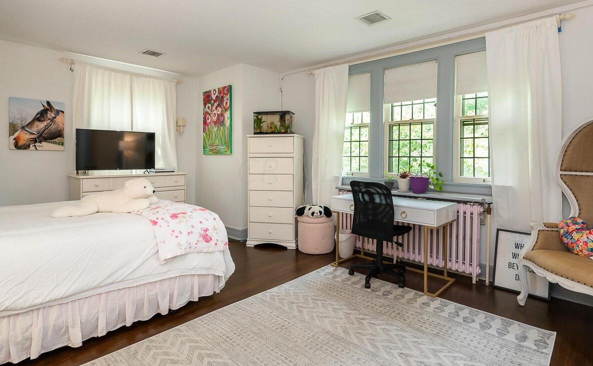 102 Parkview Ave, Columbus OH 43209-1011 exterior