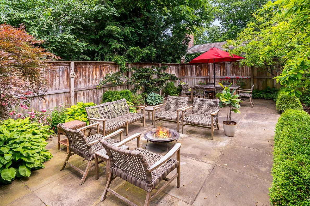 102 Parkview Ave, Columbus OH 43209-1011 exterior