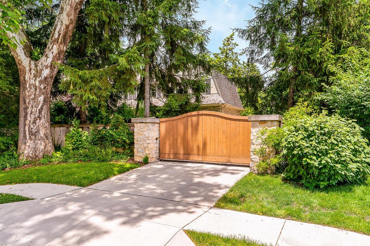 102 Parkview Ave, Columbus OH 43209-1011 exterior