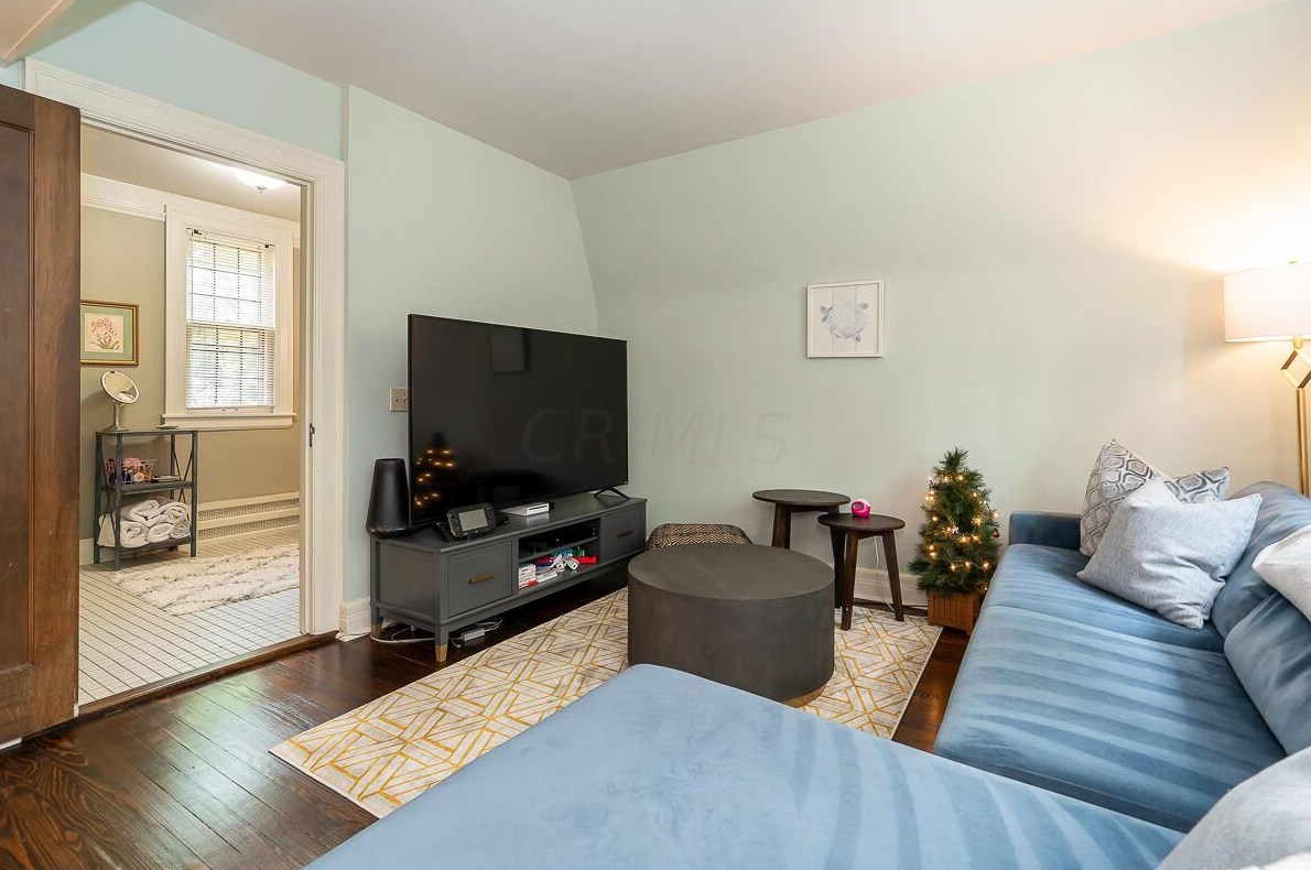 102 Parkview Ave, Columbus OH 43209-1011 exterior