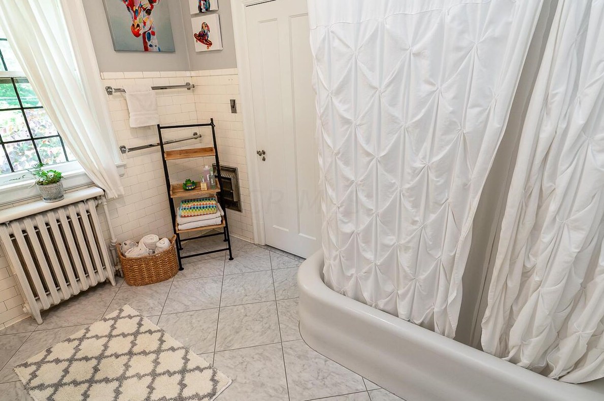 102 Parkview Ave, Columbus OH 43209-1011 exterior