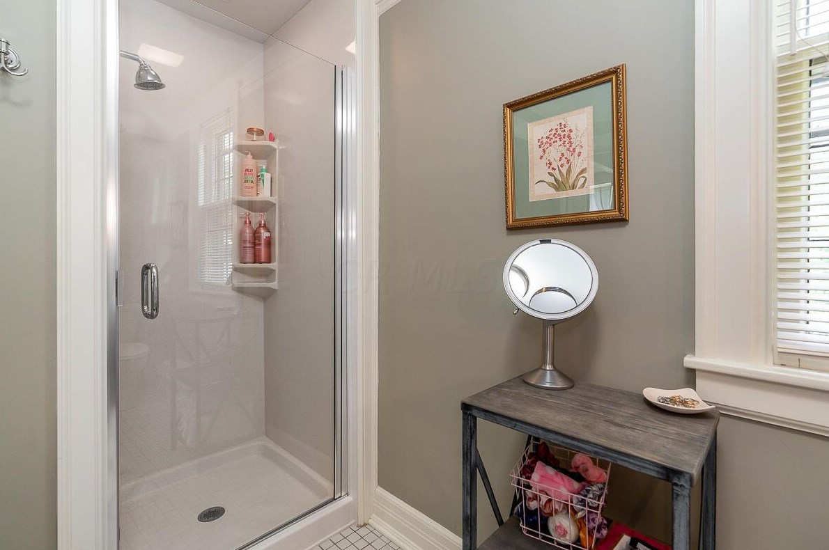 102 Parkview Ave, Columbus OH 43209-1011 exterior