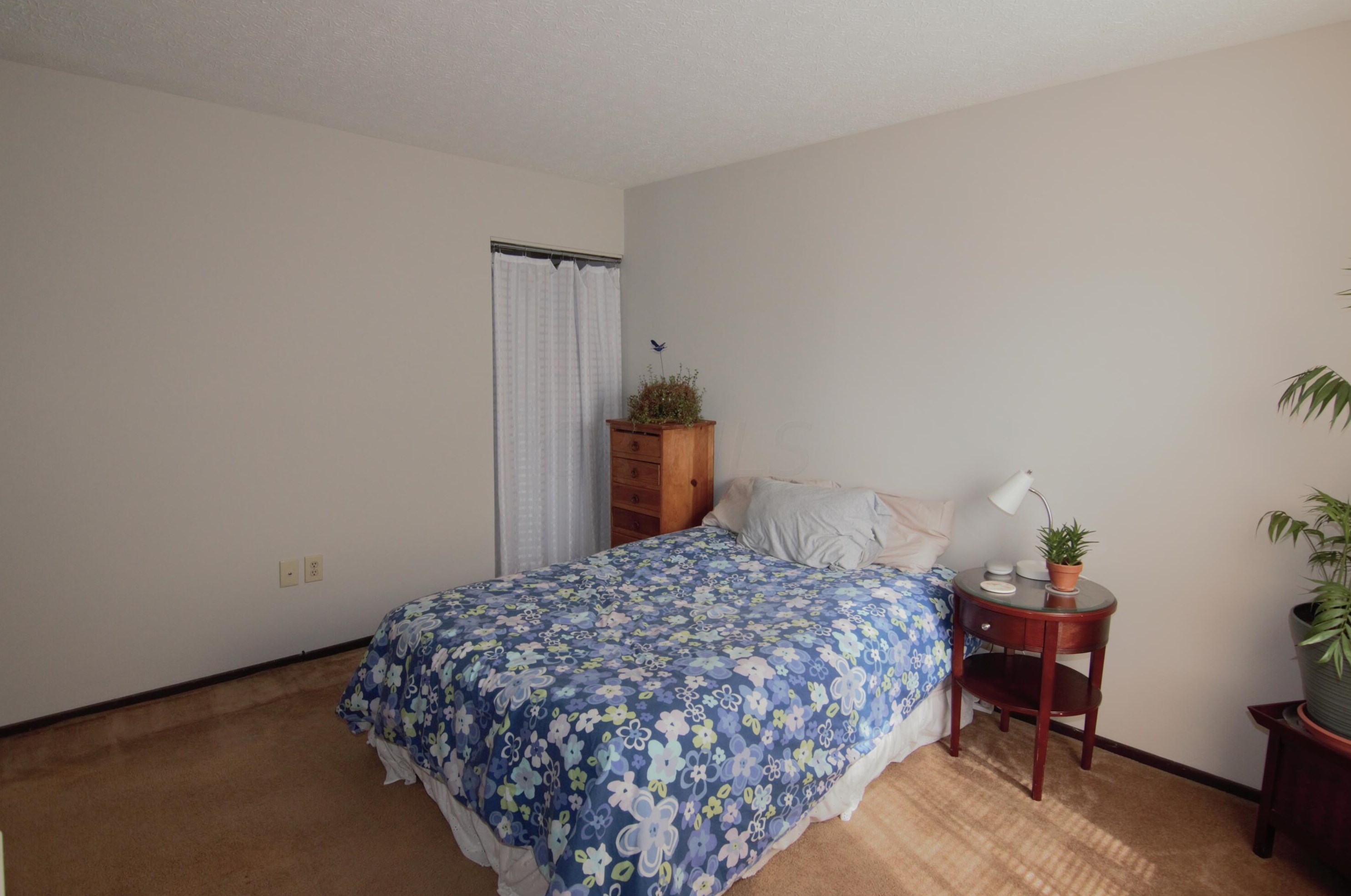 2287 Laurelwood Dr, Columbus OH 43229-9602 exterior