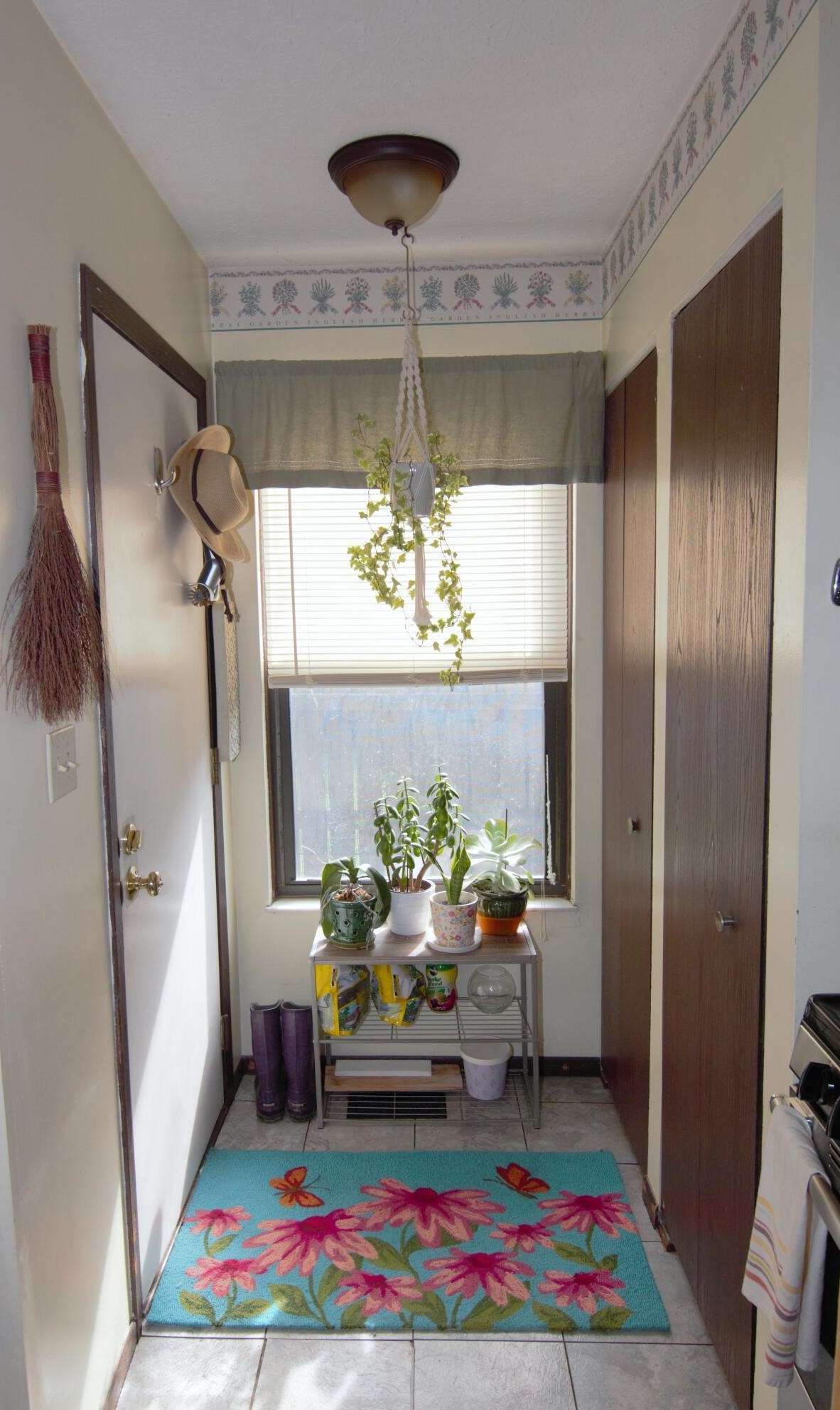 2287 Laurelwood Dr, Columbus OH 43229-9602 exterior