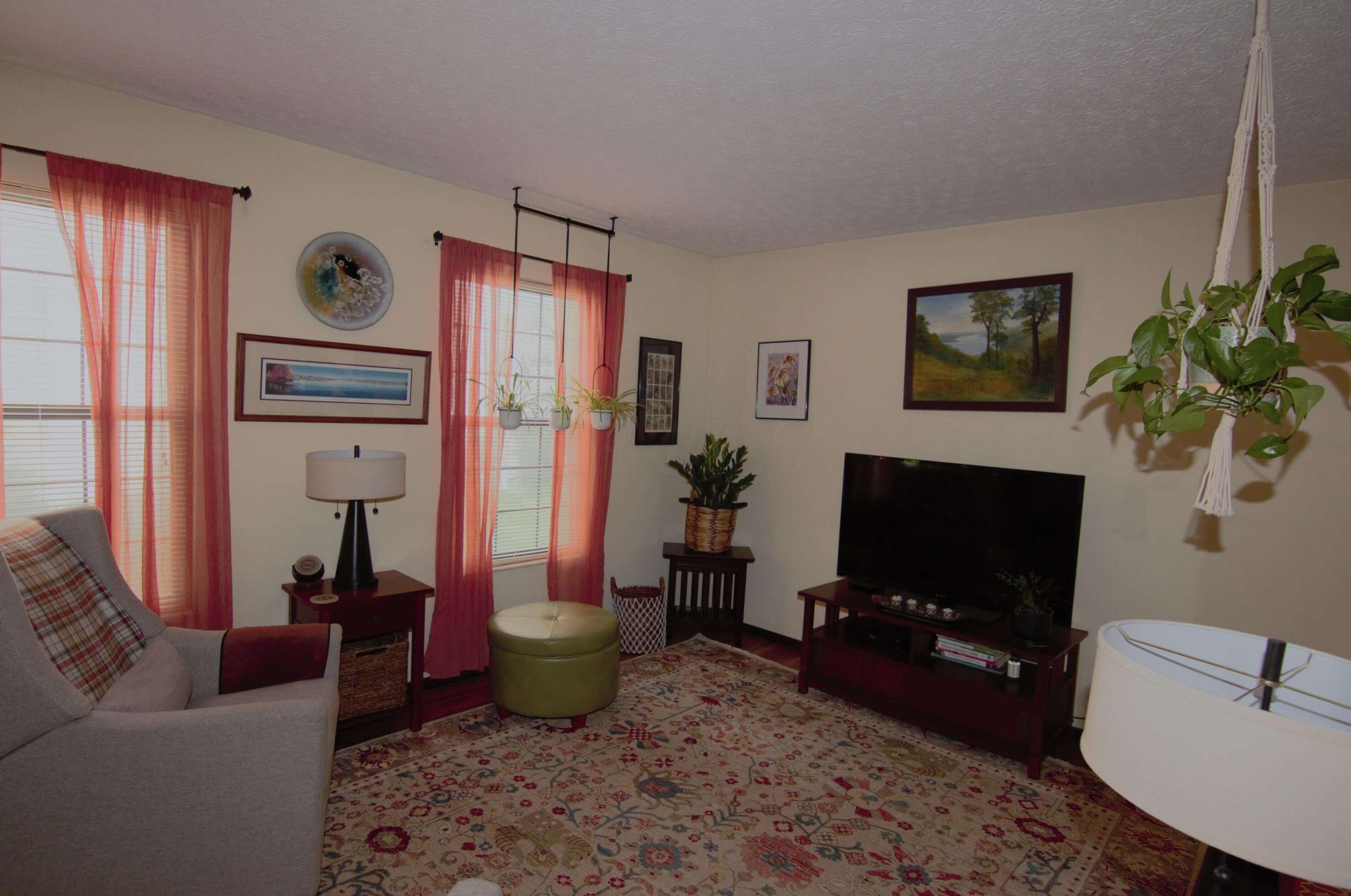 2287 Laurelwood Dr, Columbus OH 43229-9602 exterior