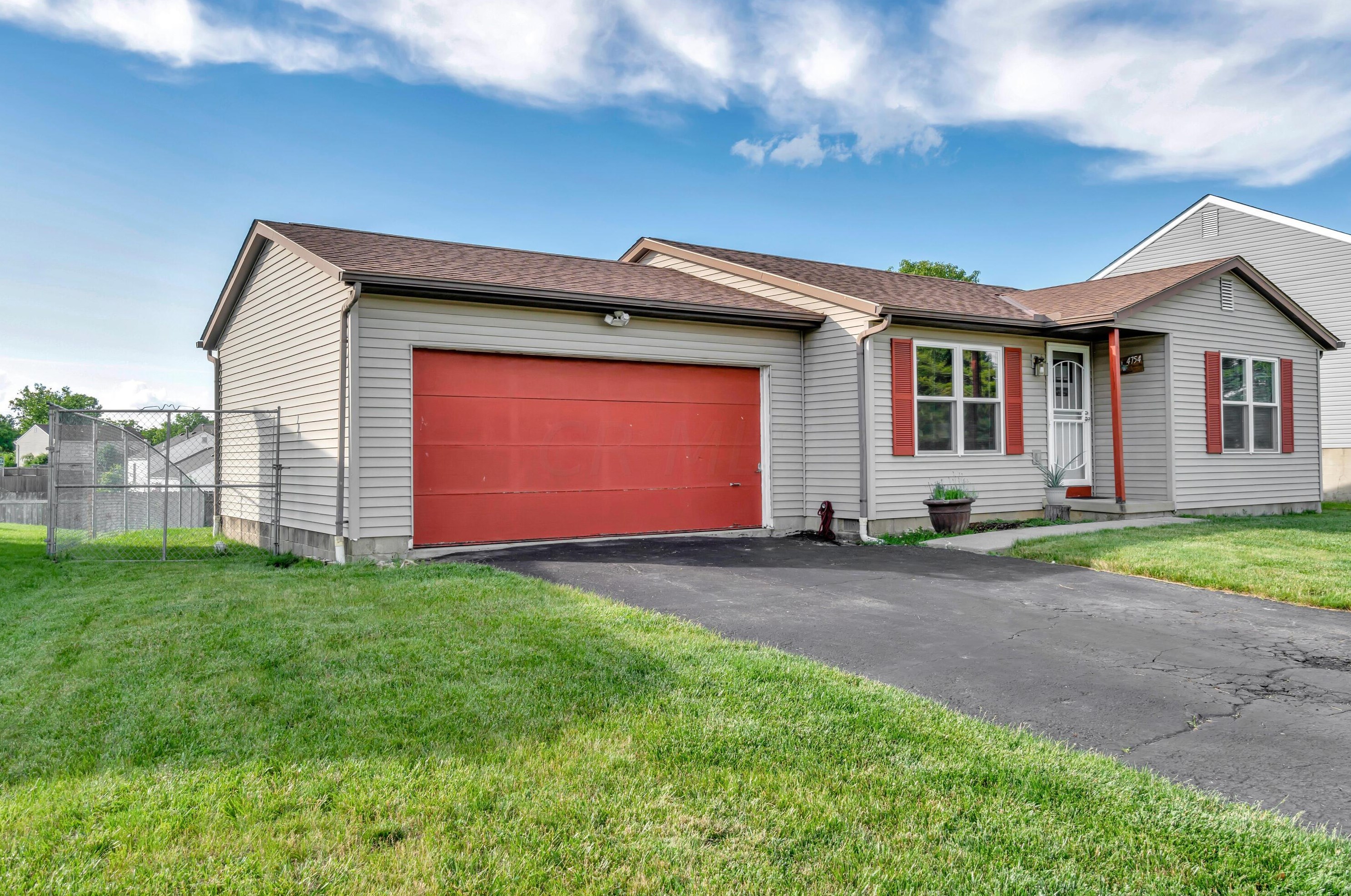 4754 Deephollow Dr, Columbus, OH 43228-5741