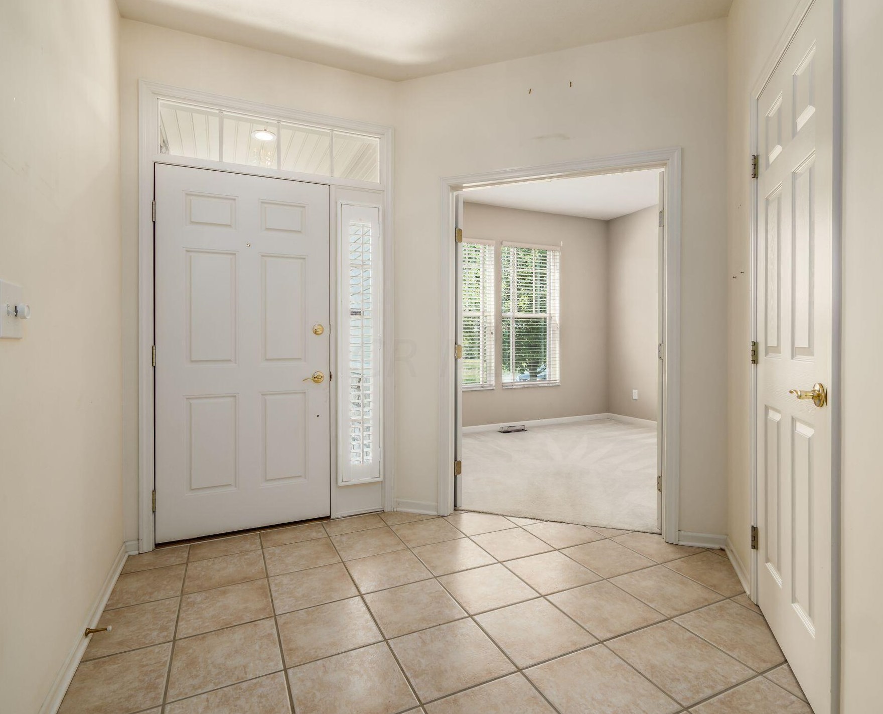 5918 Coventry Lake Dr, Hilliard, OH 43026-7397