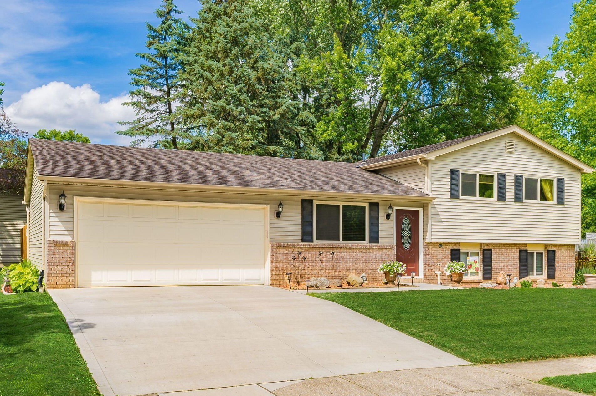 4718 Wendler Blvd, Columbus, OH 43230-1643