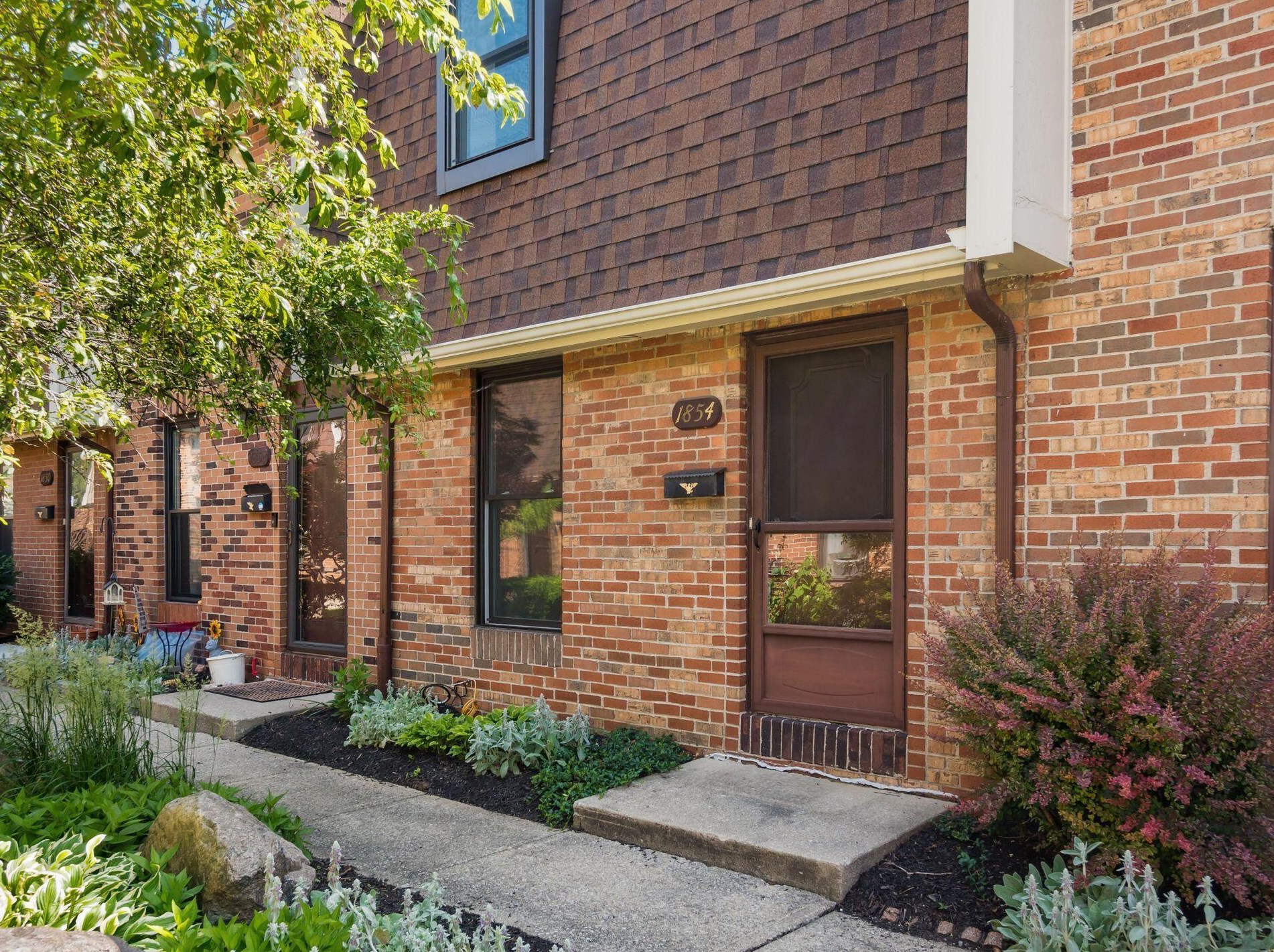 1854 Willoway Cir, Columbus, OH 43220-7531