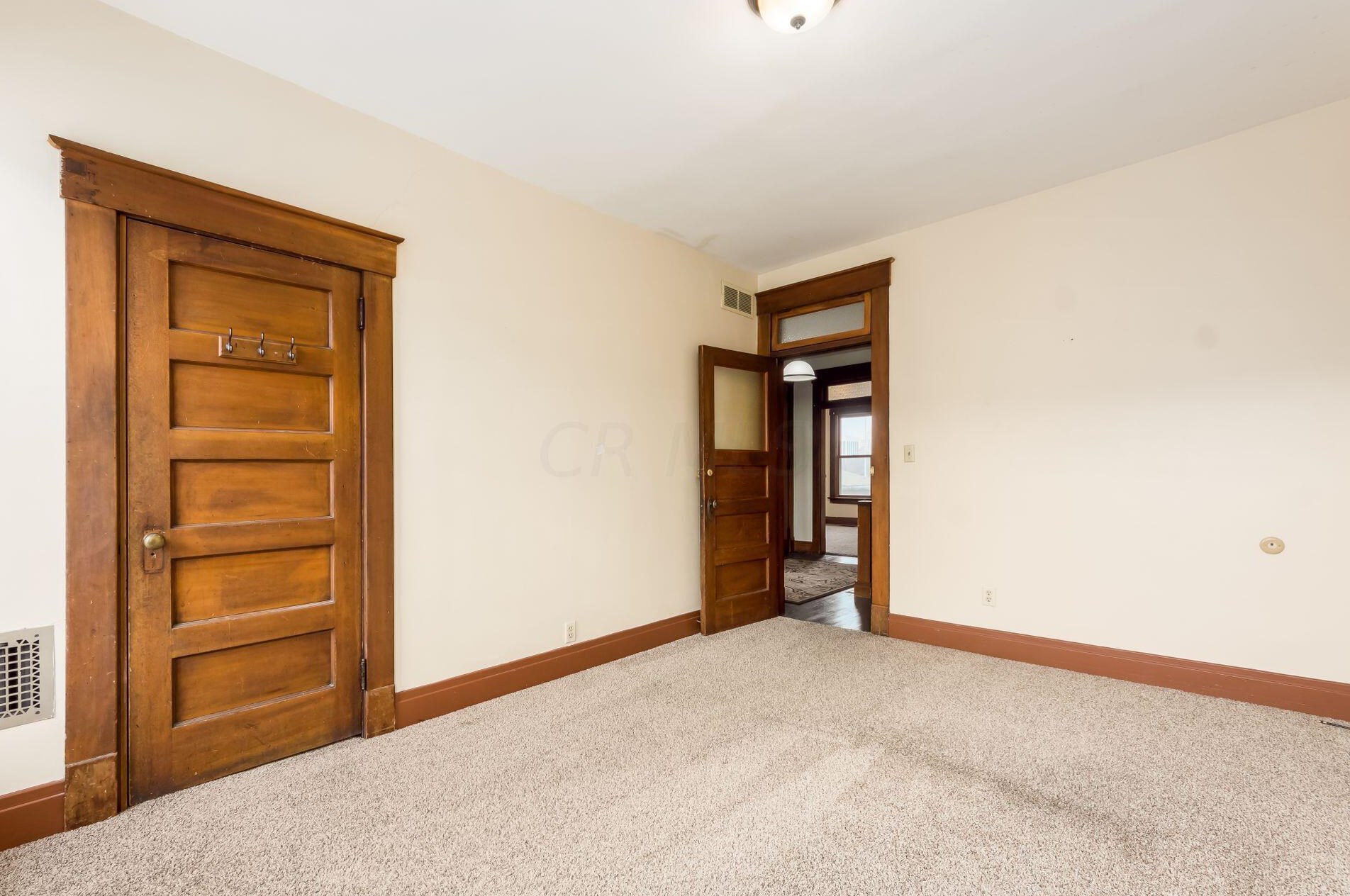 243 Hamilton Ave, Columbus OH 43203-2208 exterior