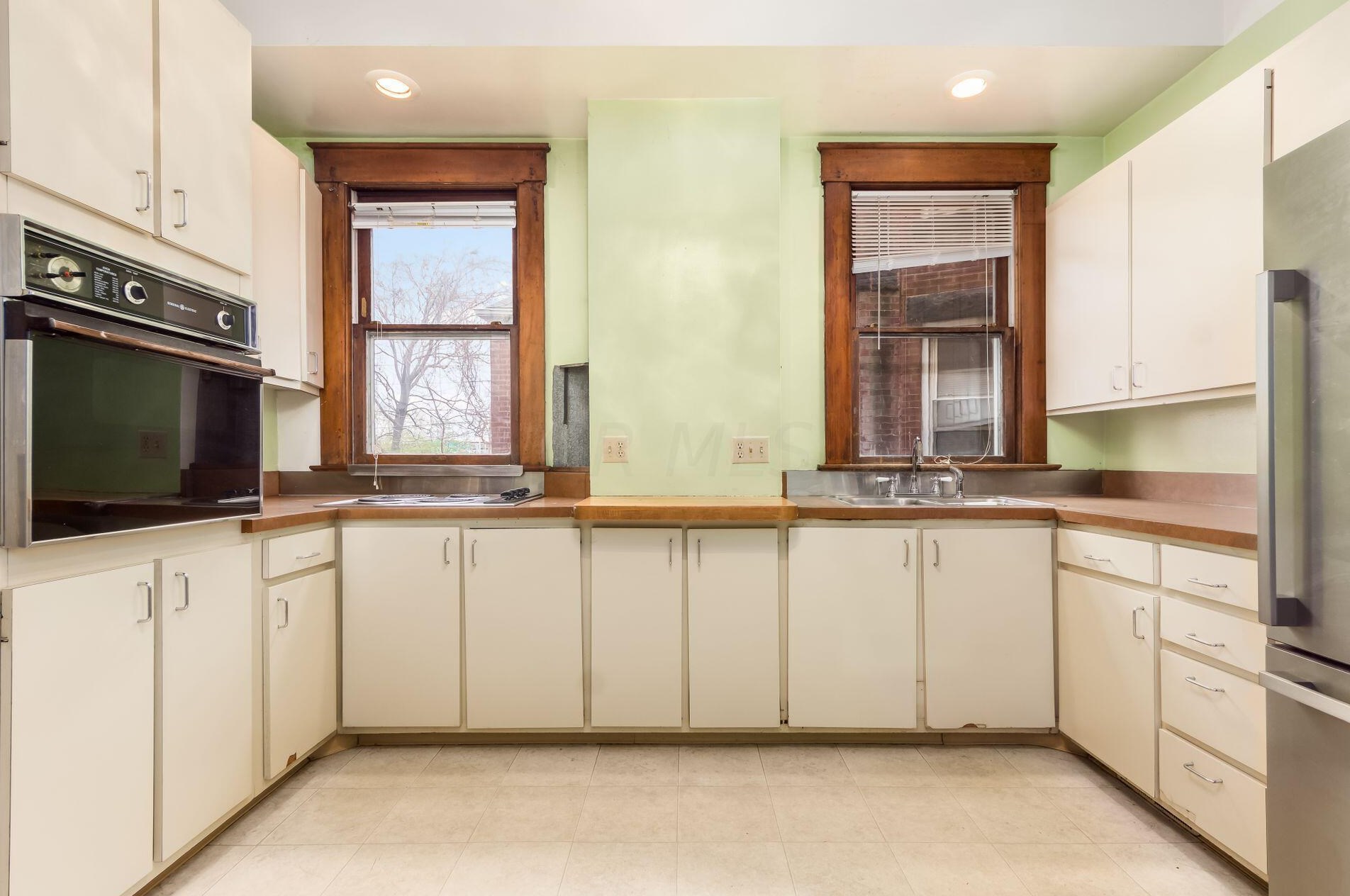 243 Hamilton Ave, Columbus OH 43203-2208 exterior