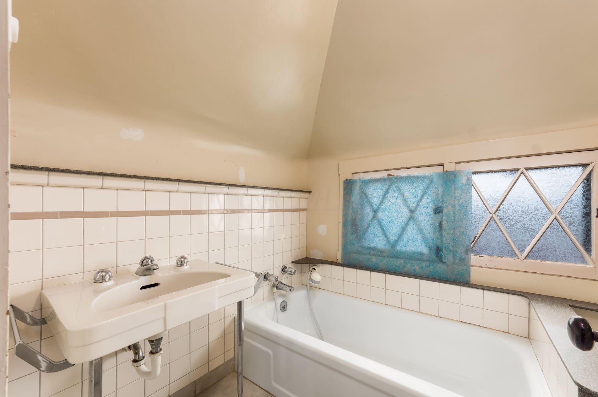 243 Hamilton Ave, Columbus OH 43203-2208 exterior