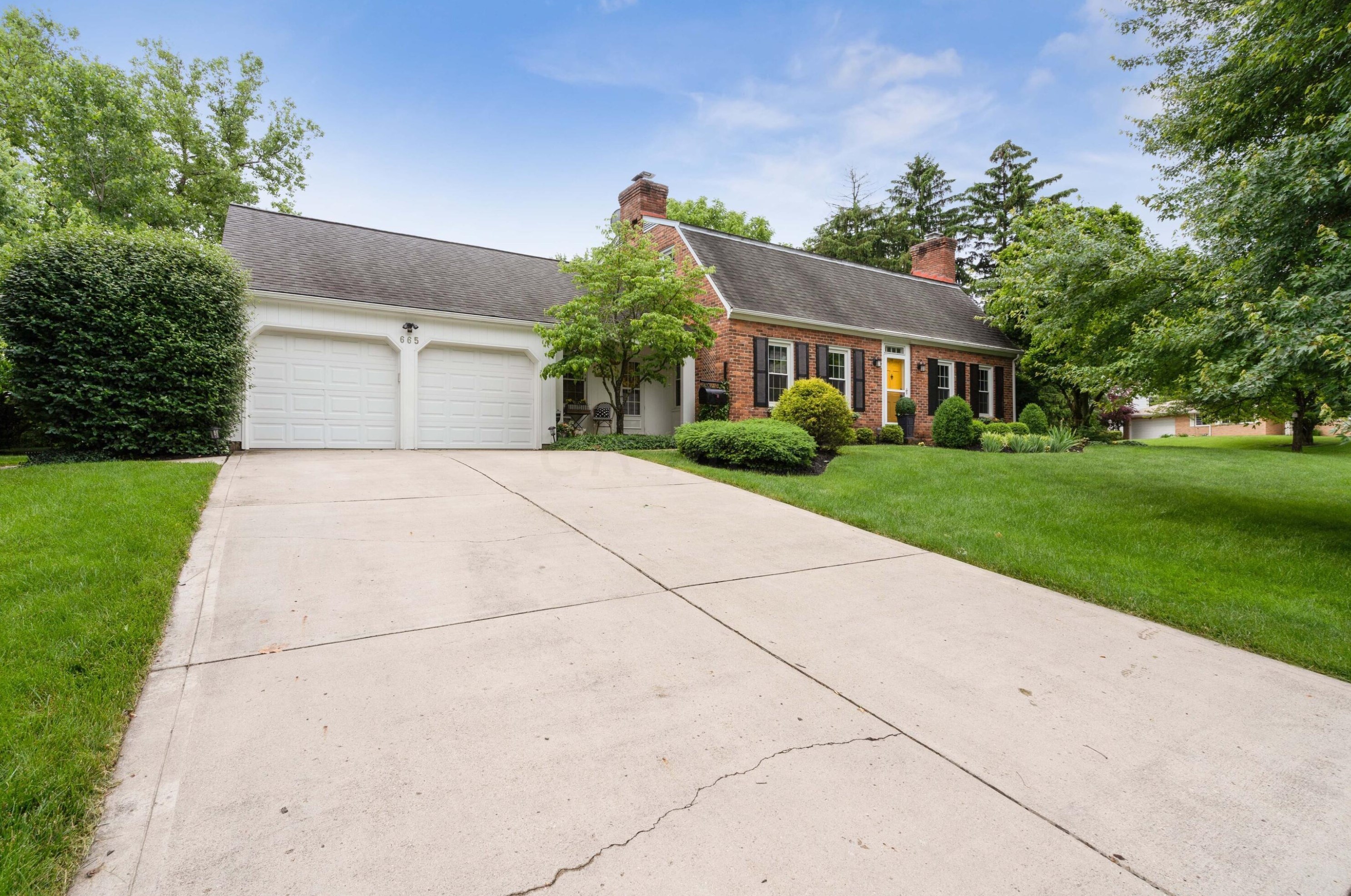 665 Stinson Dr, Columbus, OH 43214-2955
