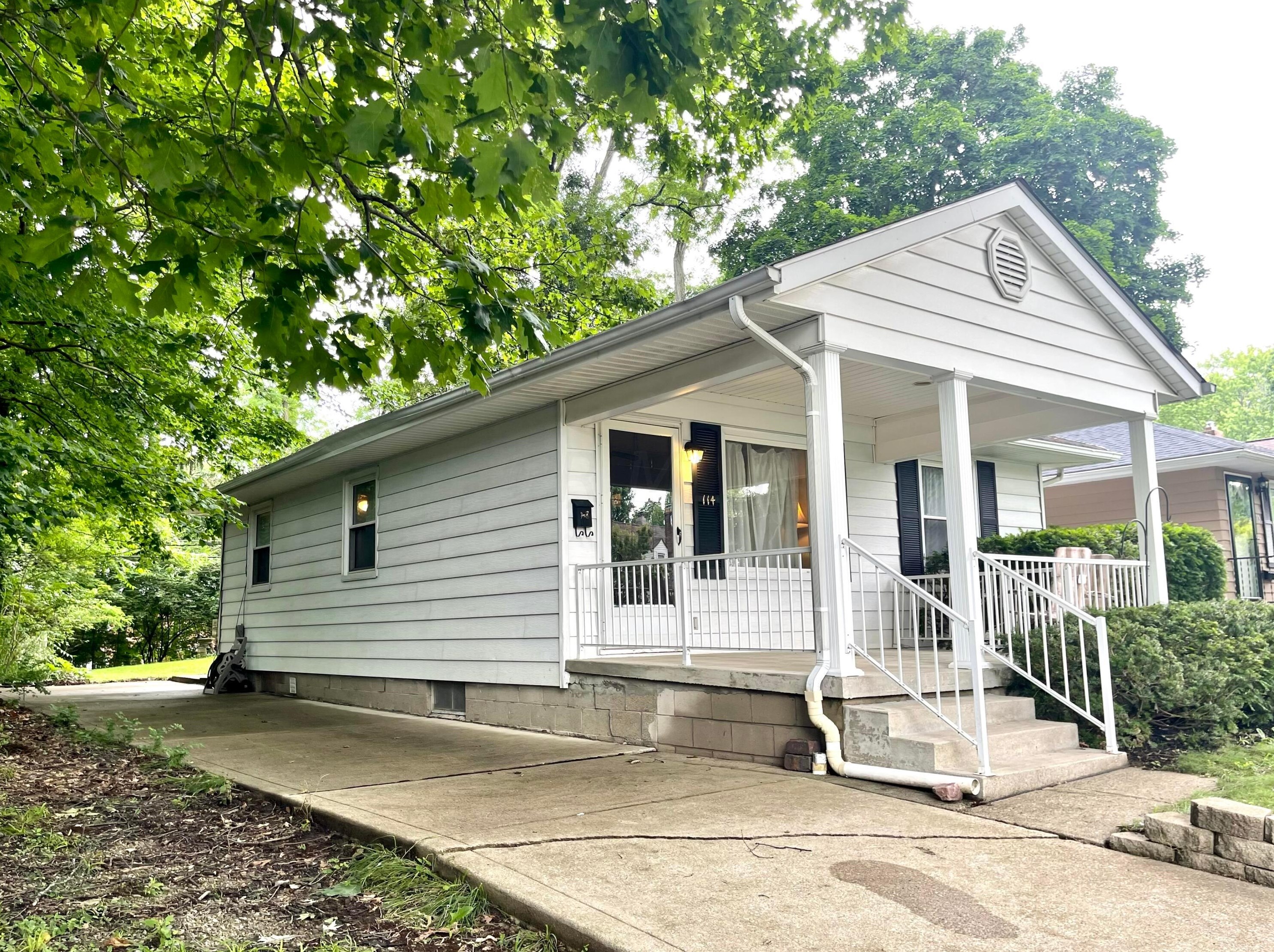 114 Chase Rd, Columbus, OH 43214-1168