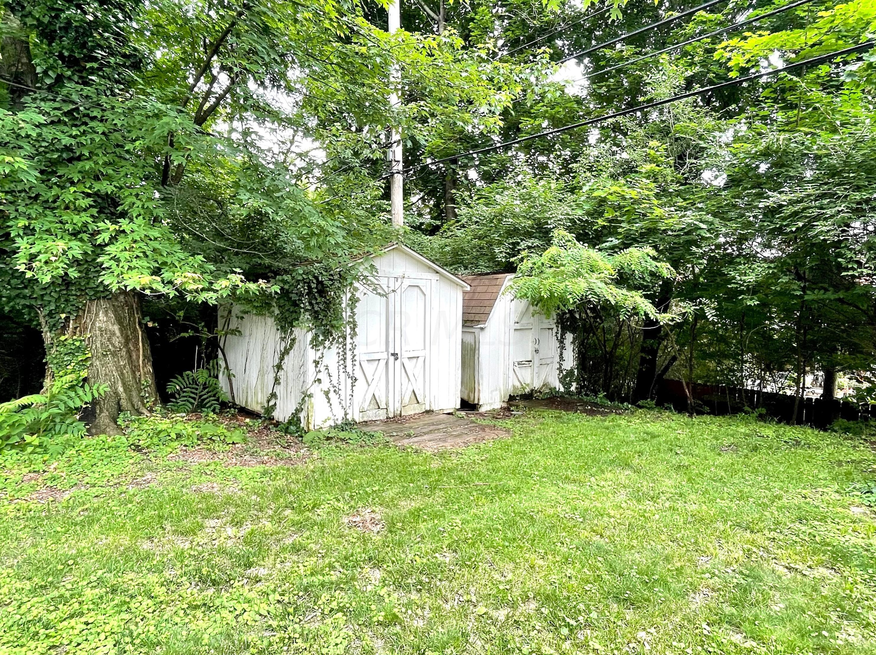 114 Chase Rd, Columbus OH 43214-1168 exterior