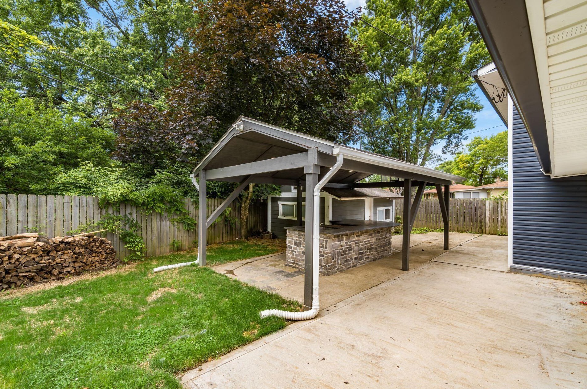 1107 Olney Dr, Columbus OH 43227-1521 exterior