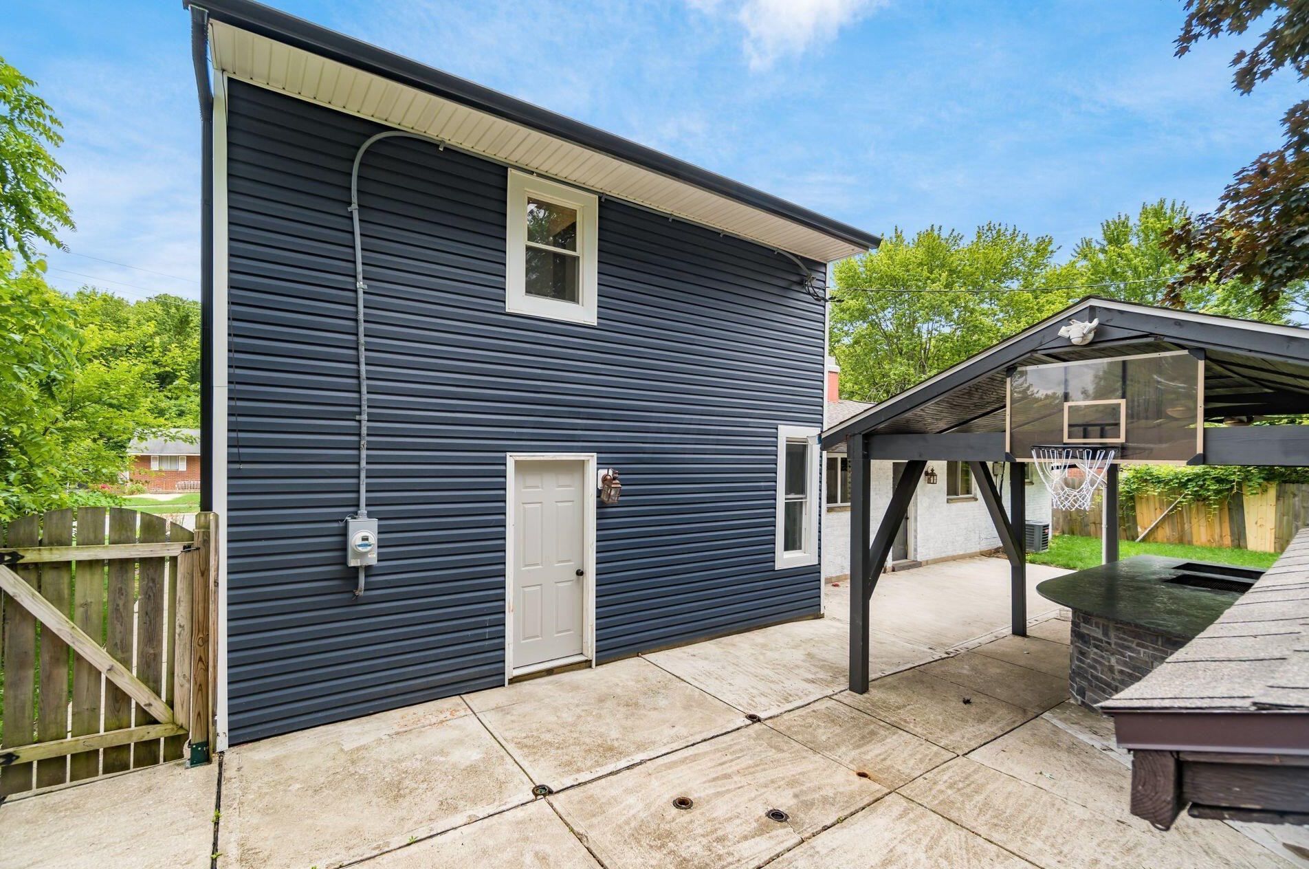 1107 Olney Dr, Columbus OH 43227-1521 exterior