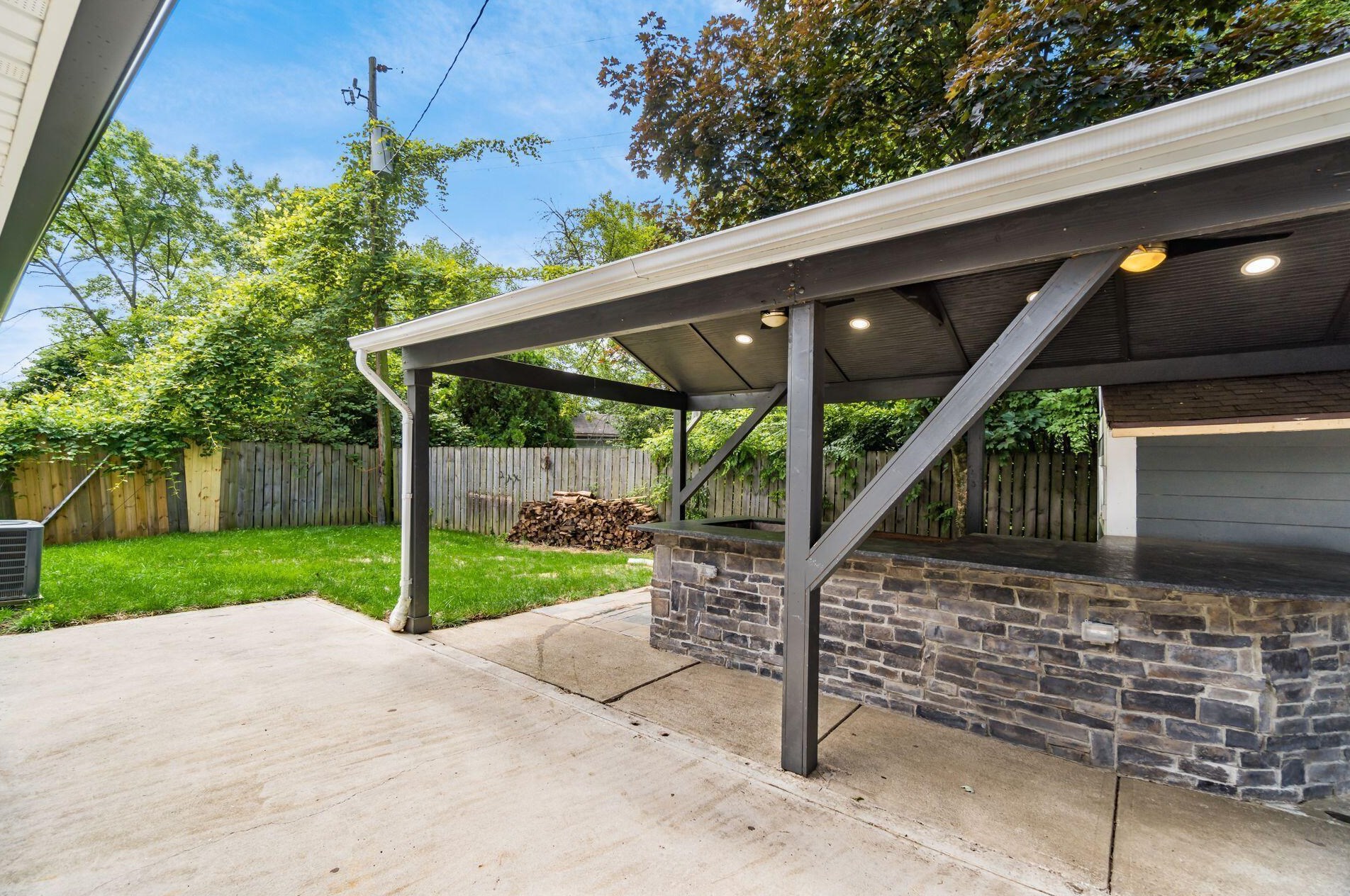 1107 Olney Dr, Columbus OH 43227-1521 exterior