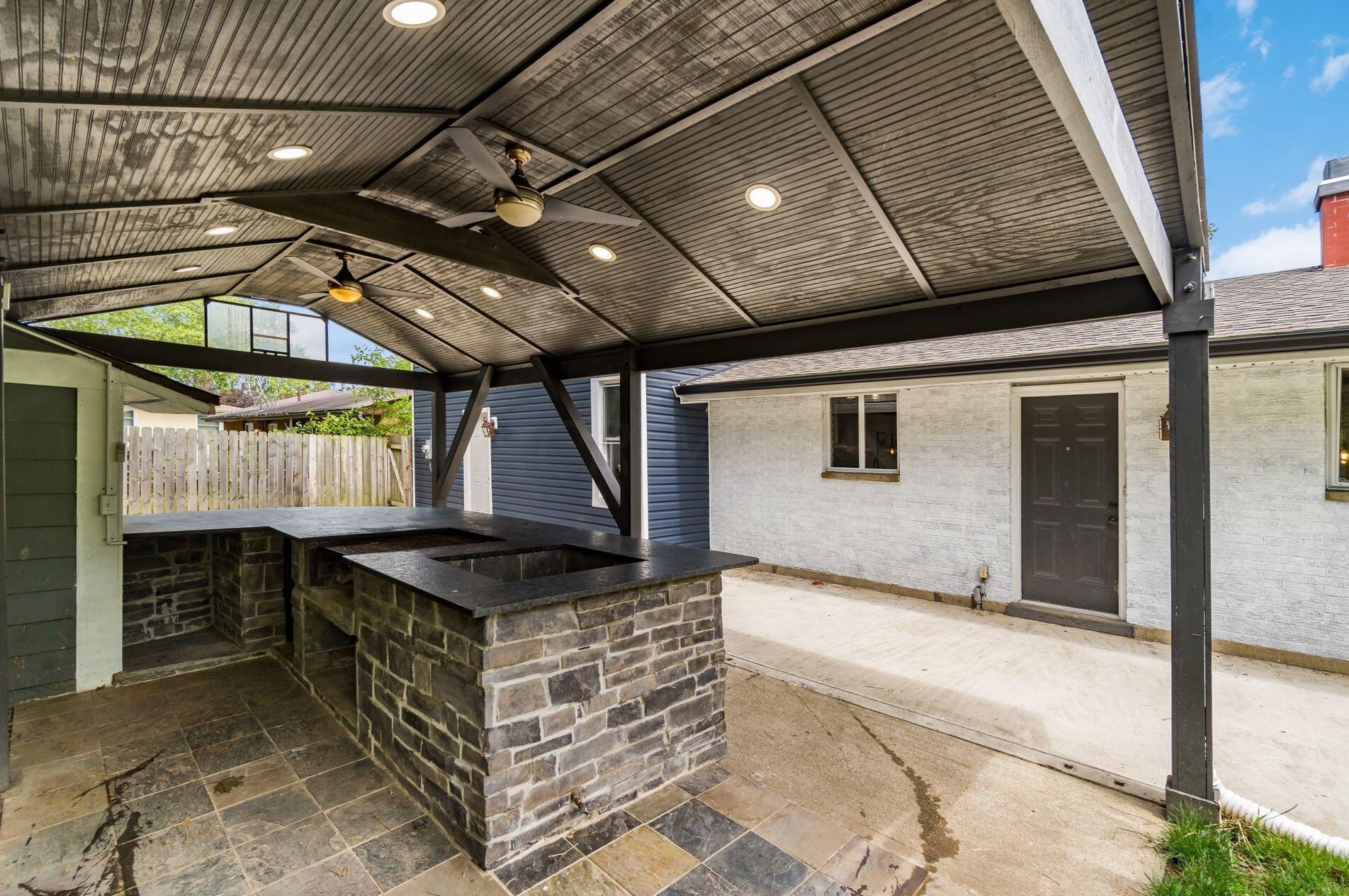 1107 Olney Dr, Columbus OH 43227-1521 exterior