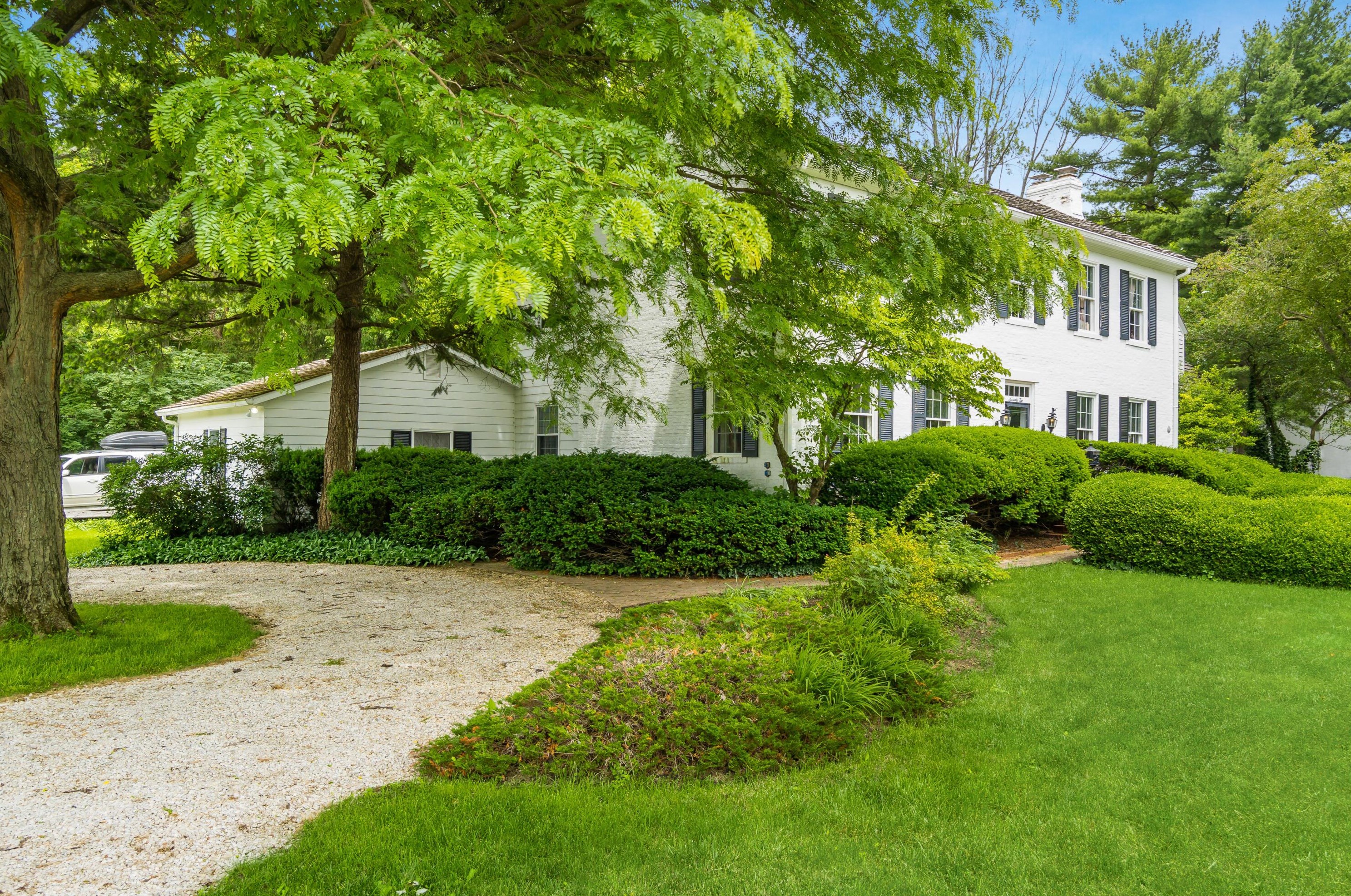 72 E North St, Sharon Township, OH 43085