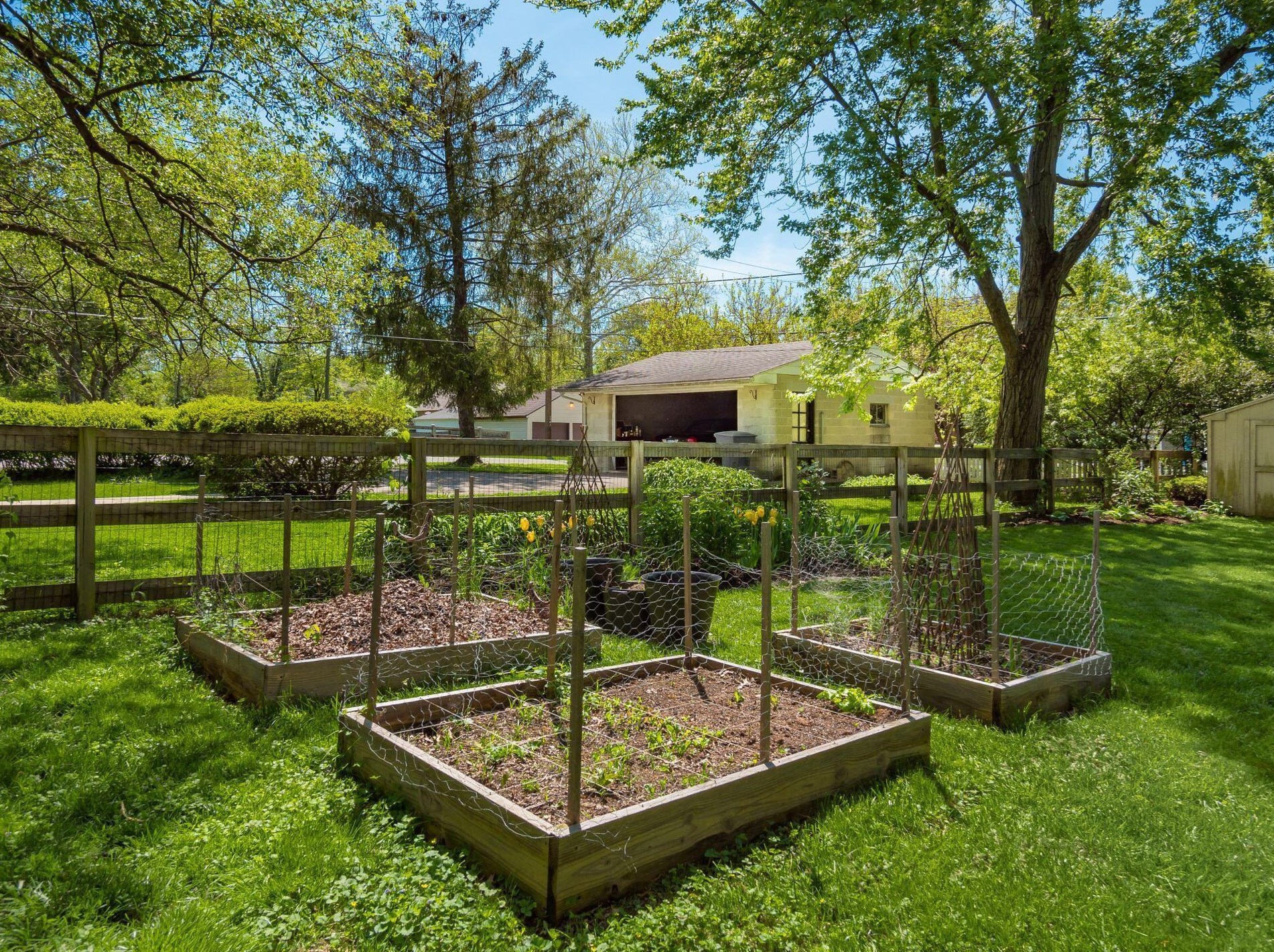 383 Wetmore Rd, Columbus OH 43214-2115 exterior