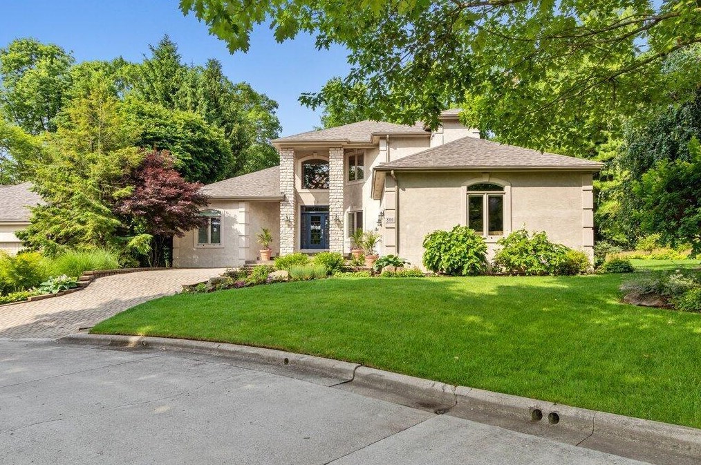 800 Pinecliff Pl, Columbus, OH 43085-1906