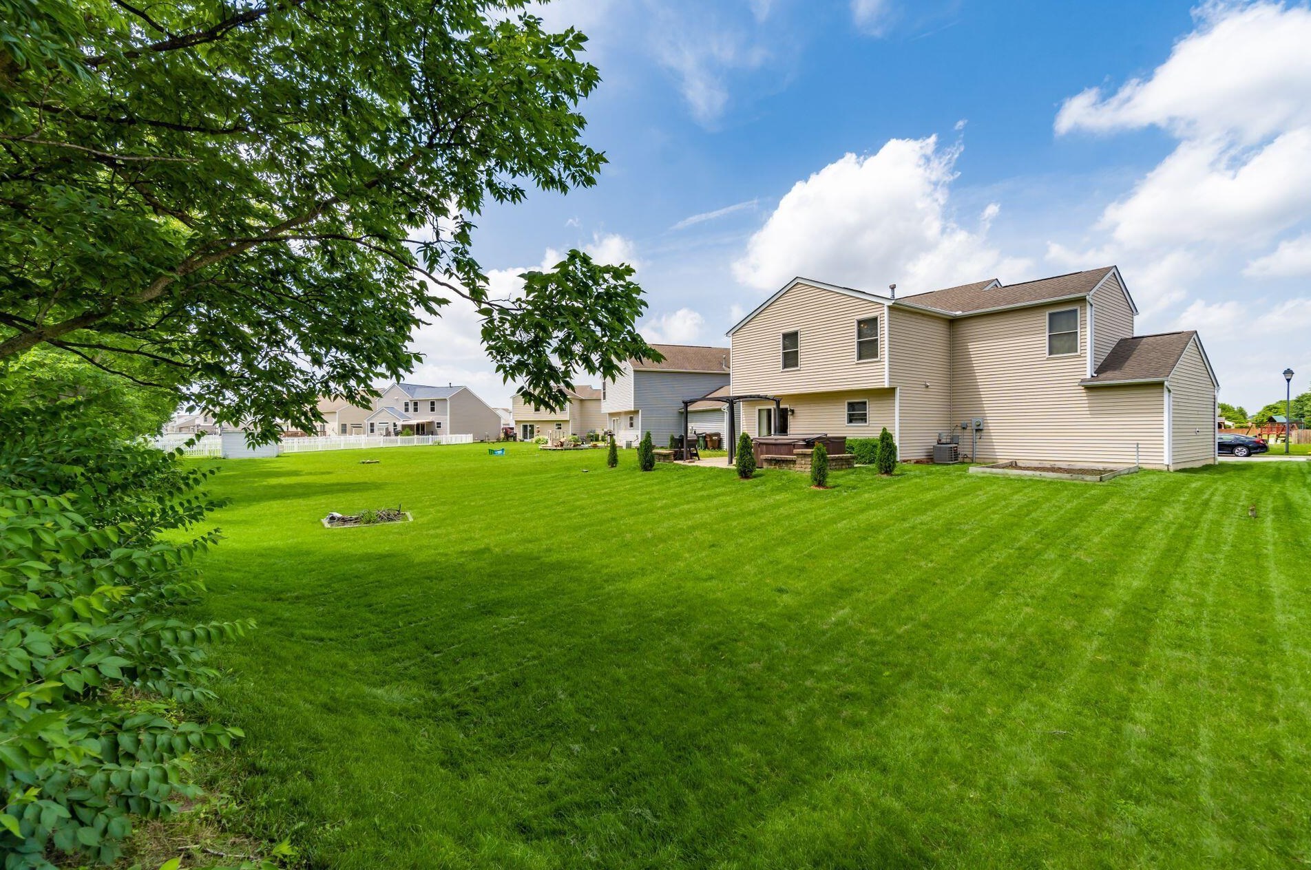 110 Richard Ave, Ashville OH  43103-9002 exterior