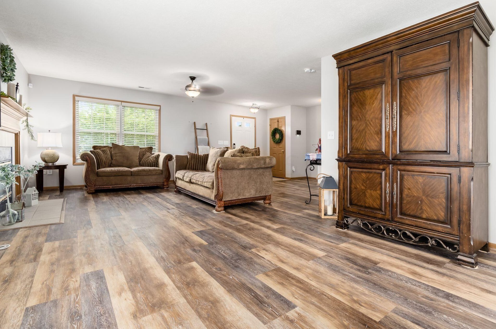 110 Richard Ave, Ashville OH  43103-9002 exterior