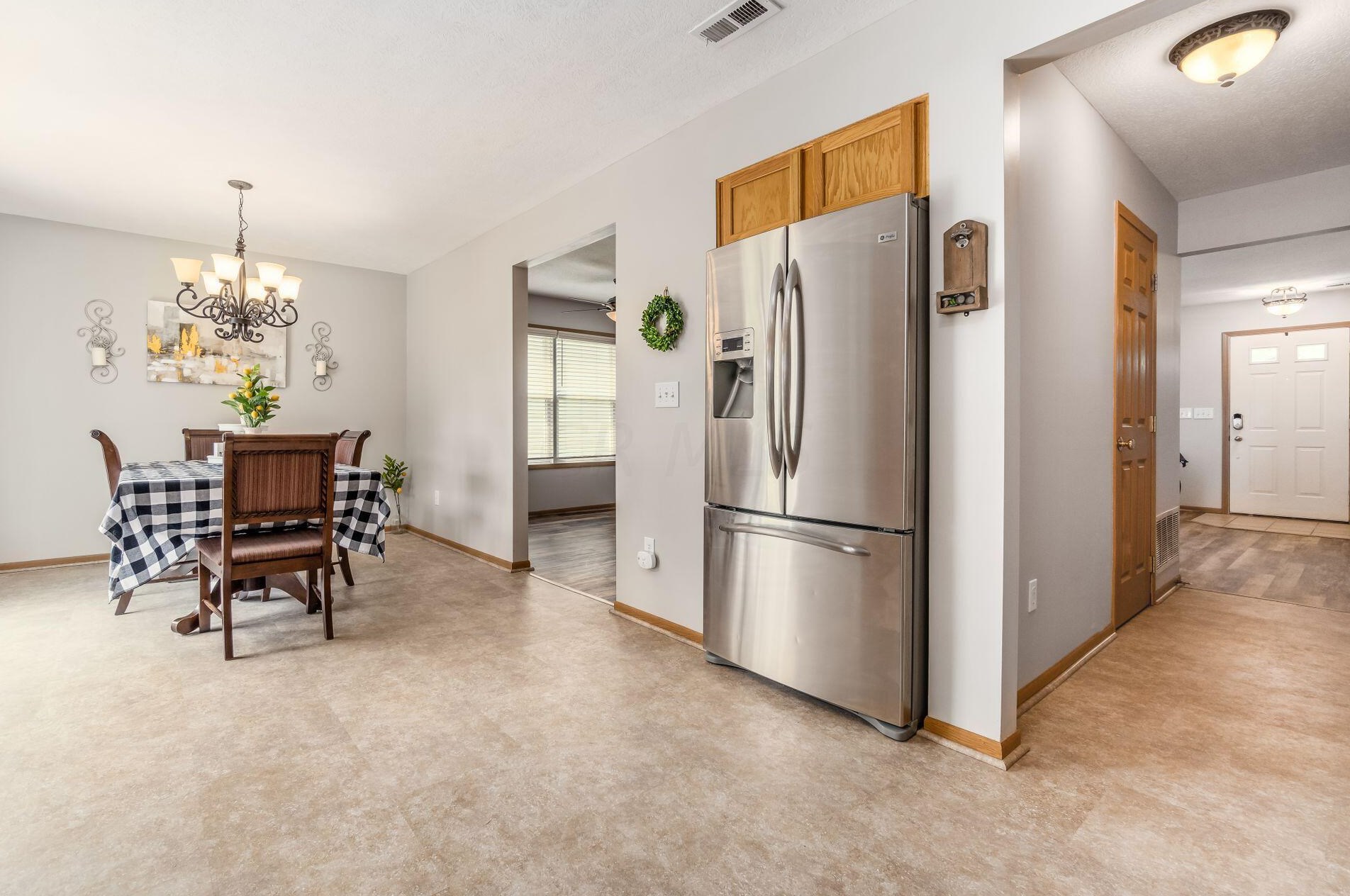 110 Richard Ave, Ashville OH  43103-9002 exterior