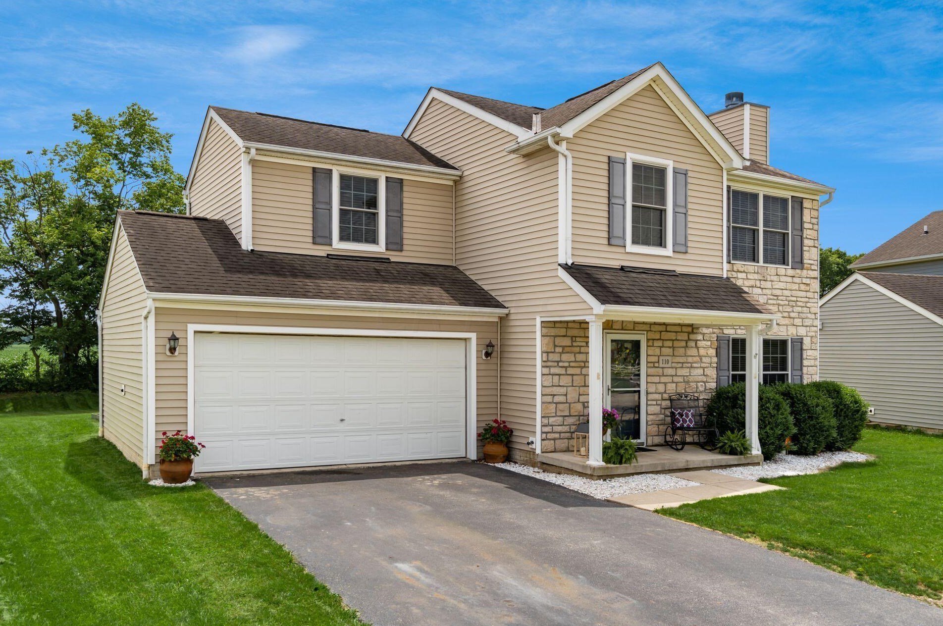 110 Richard Ave, Ashville OH  43103-9002 exterior