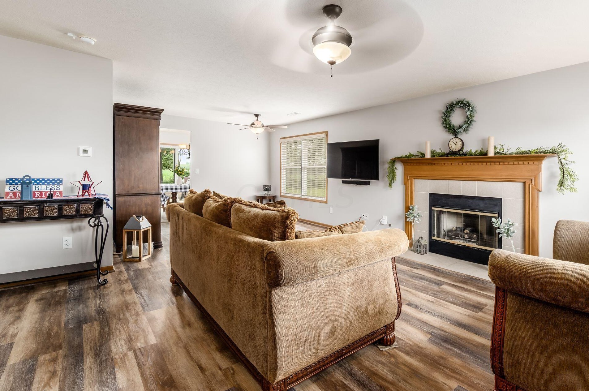 110 Richard Ave, Ashville OH  43103-9002 exterior