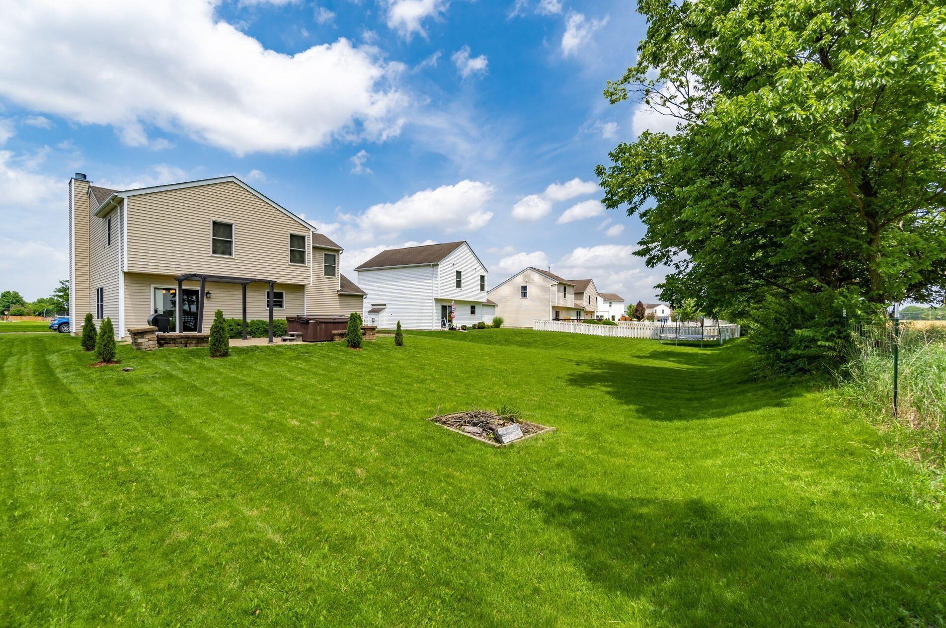 110 Richard Ave, Ashville OH  43103-9002 exterior