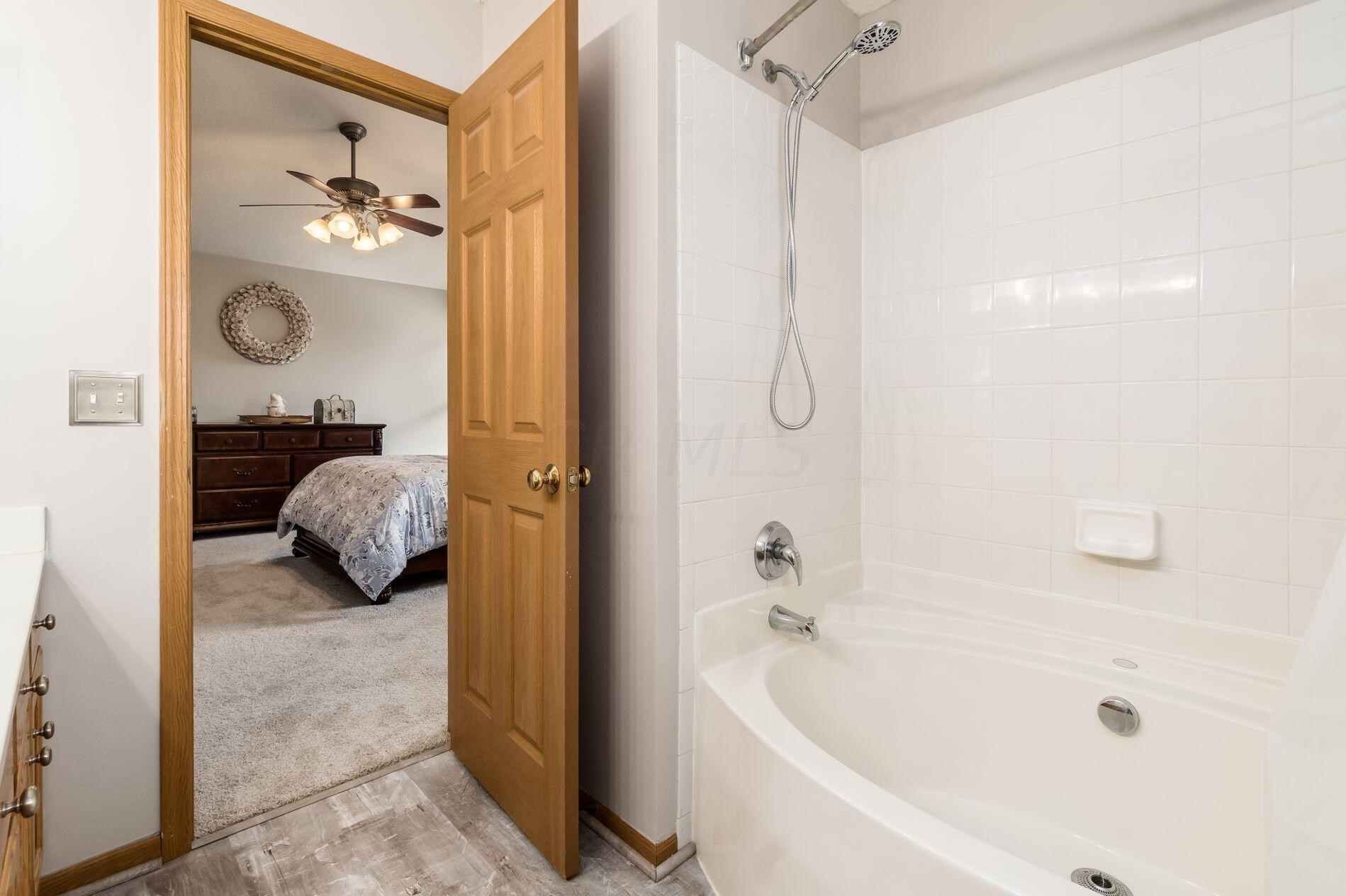 110 Richard Ave, Ashville OH  43103-9002 exterior