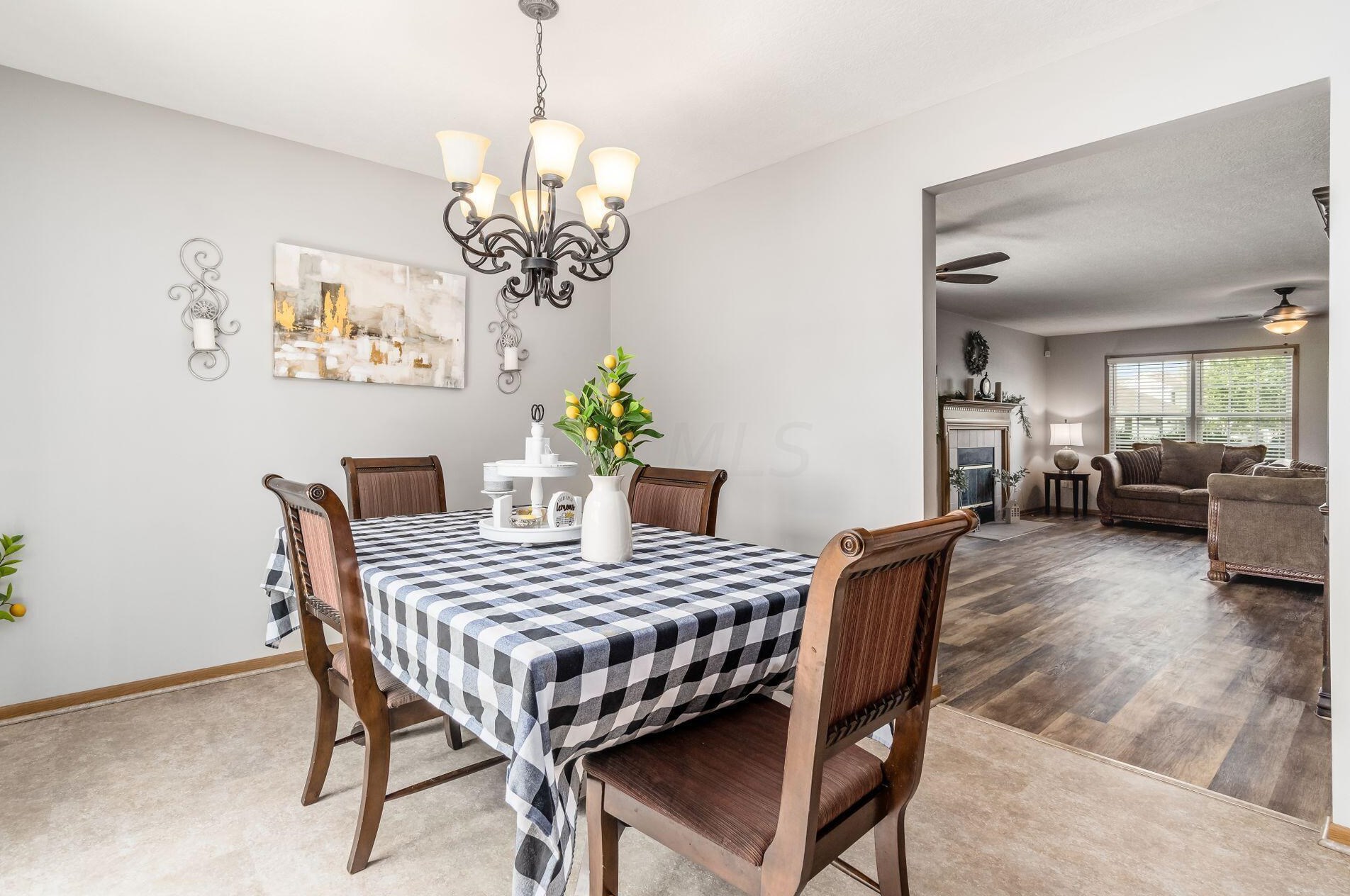 110 Richard Ave, Ashville OH  43103-9002 exterior