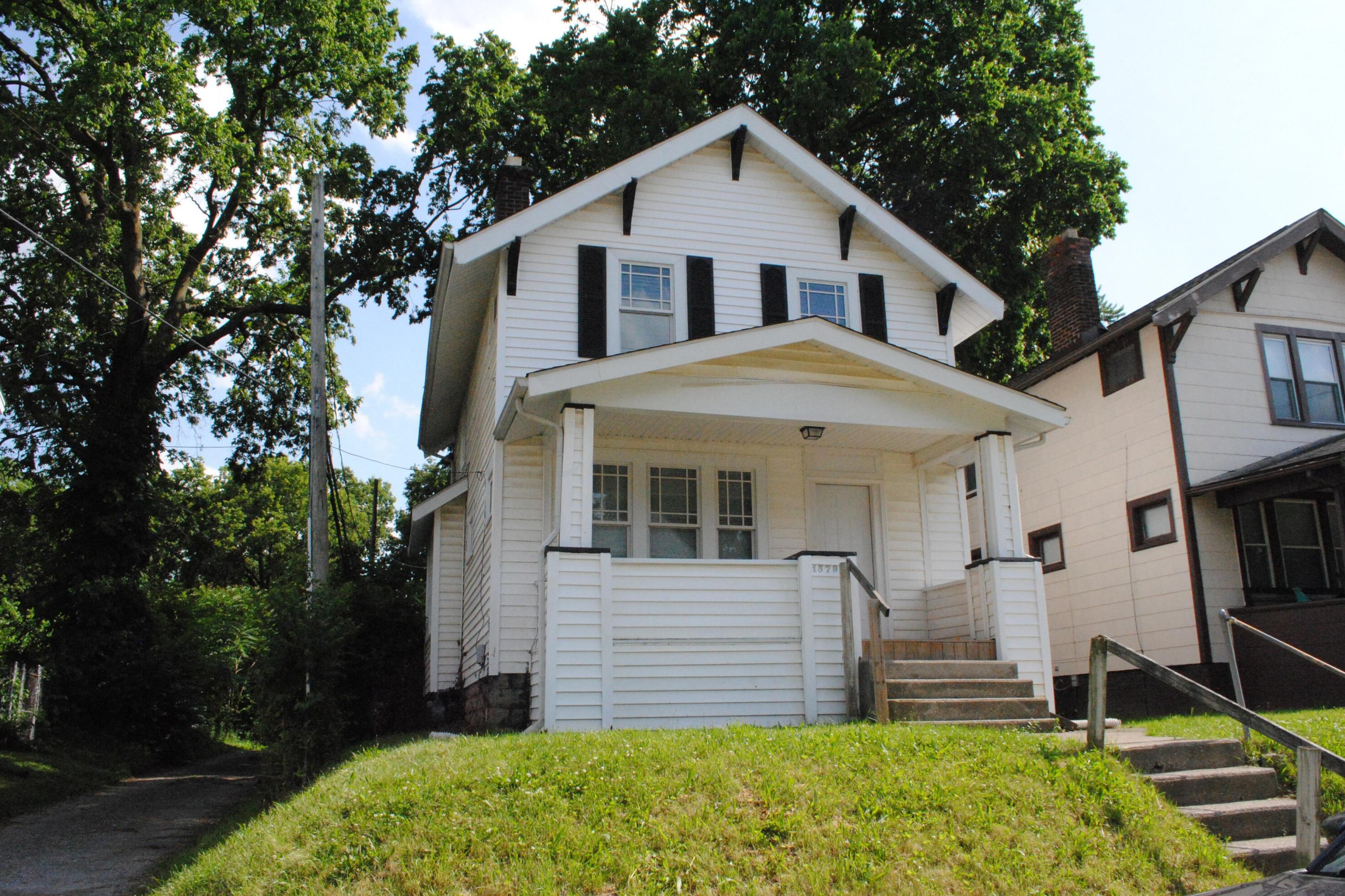 1579 Kent St, Columbus OH  43205-2941 exterior