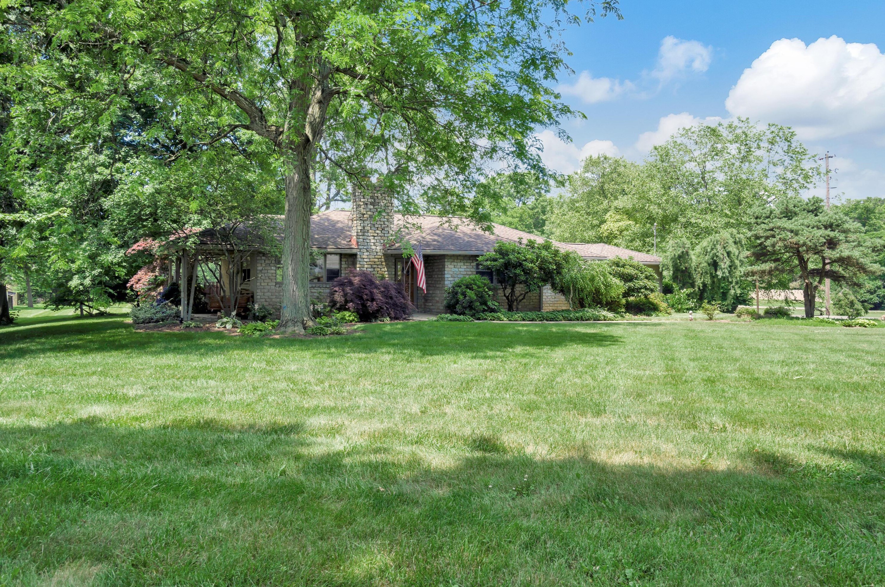 3939 Clotts Rd, Columbus, OH 43230-1843