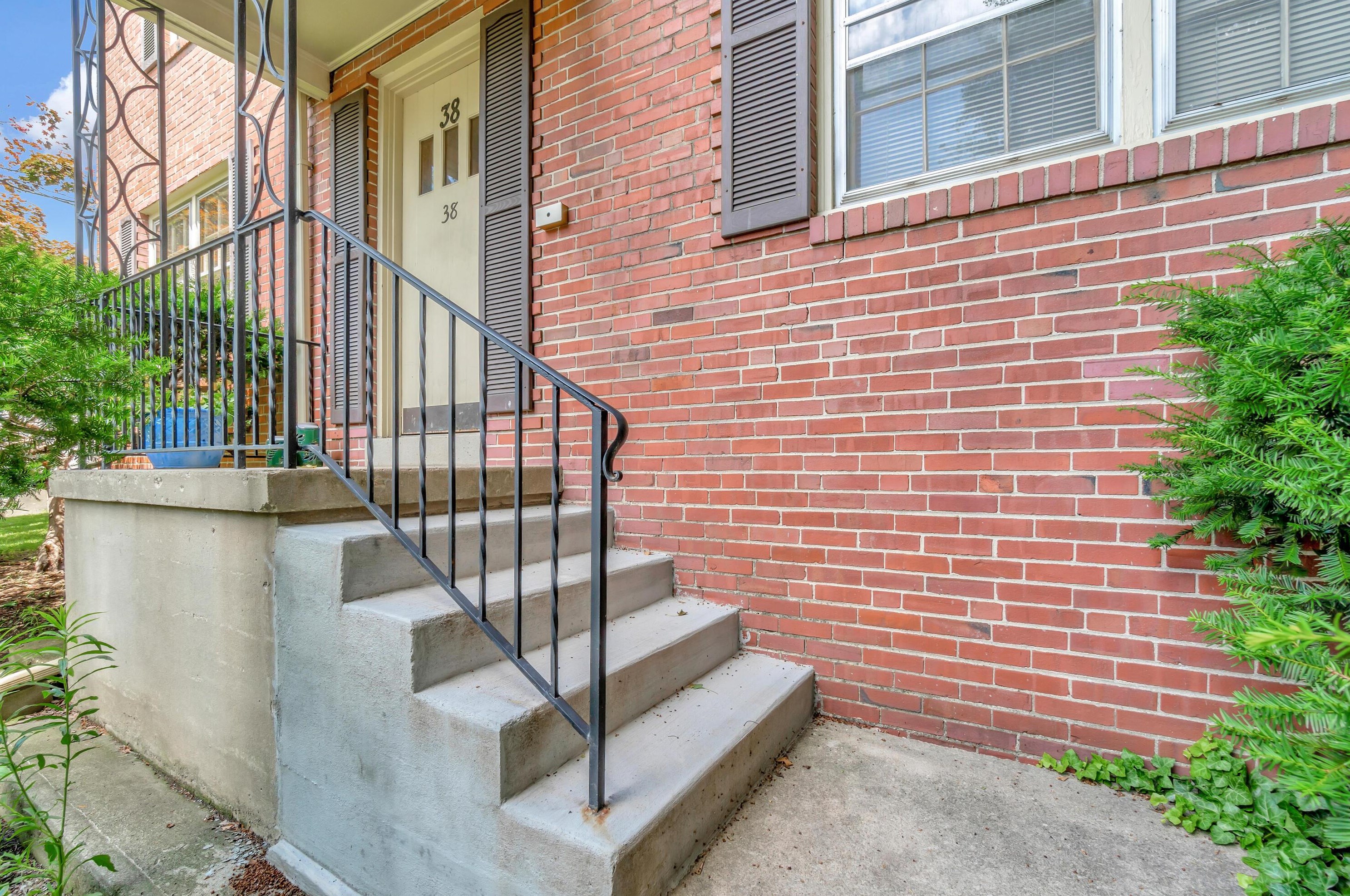 38 Tulane Rd, Columbus, OH 43202-1987